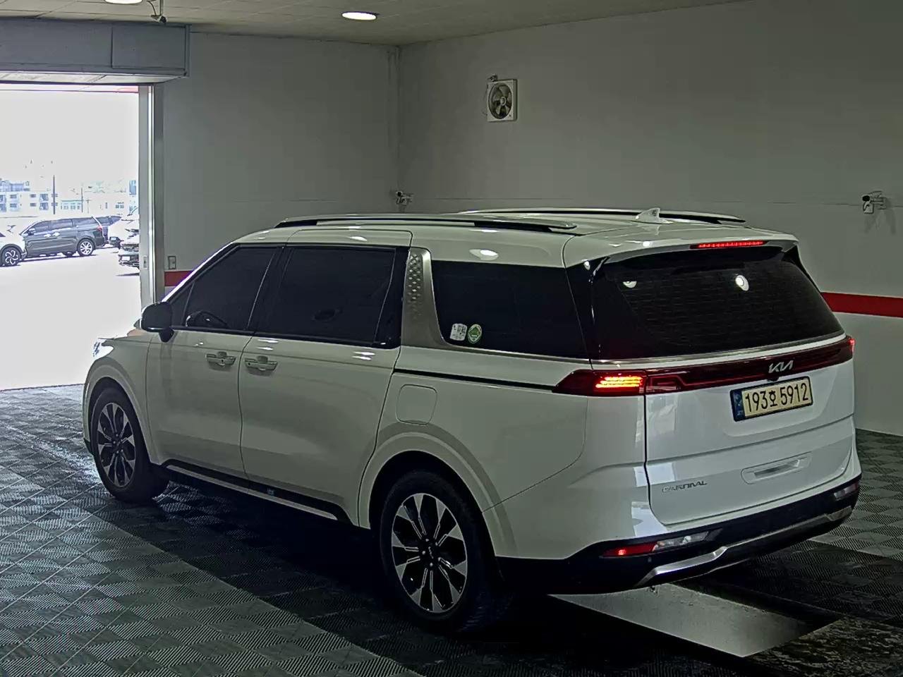 2023 - kia carnival