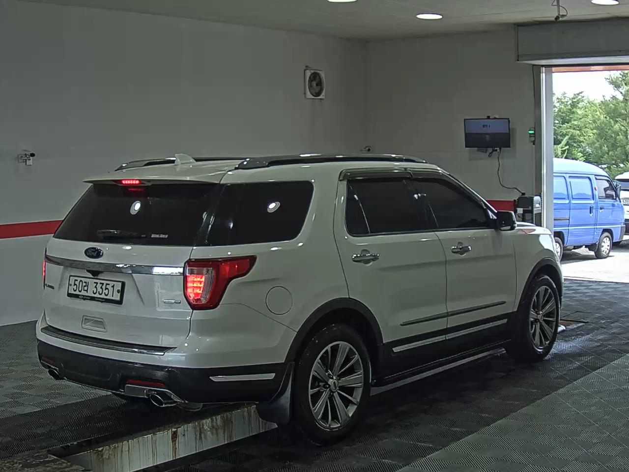 2018 - ford explorer