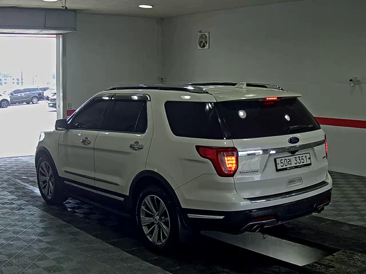 2018 - ford explorer
