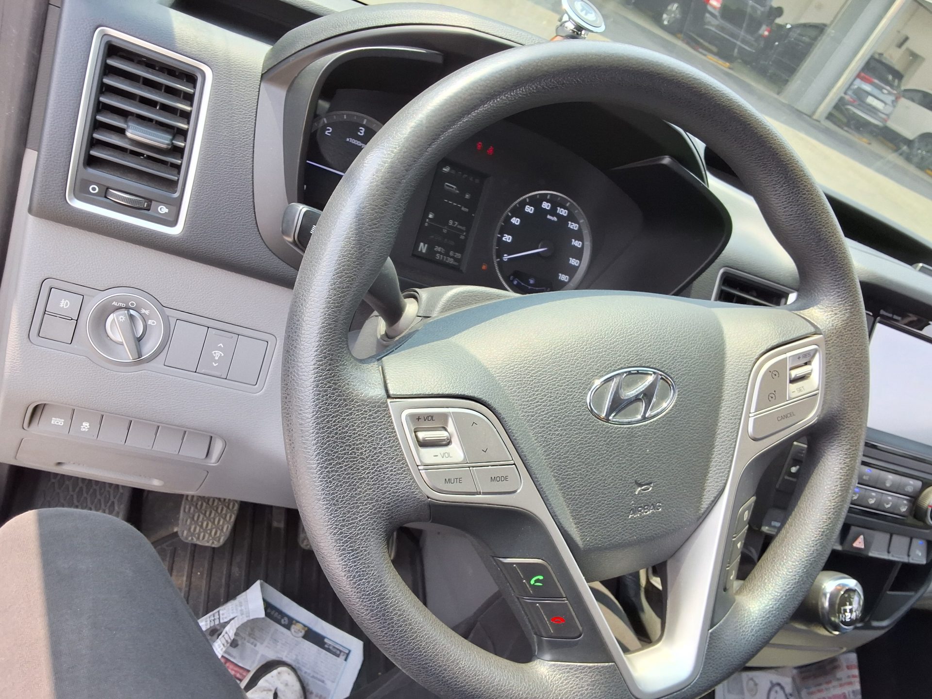 2017 - hyundai solati