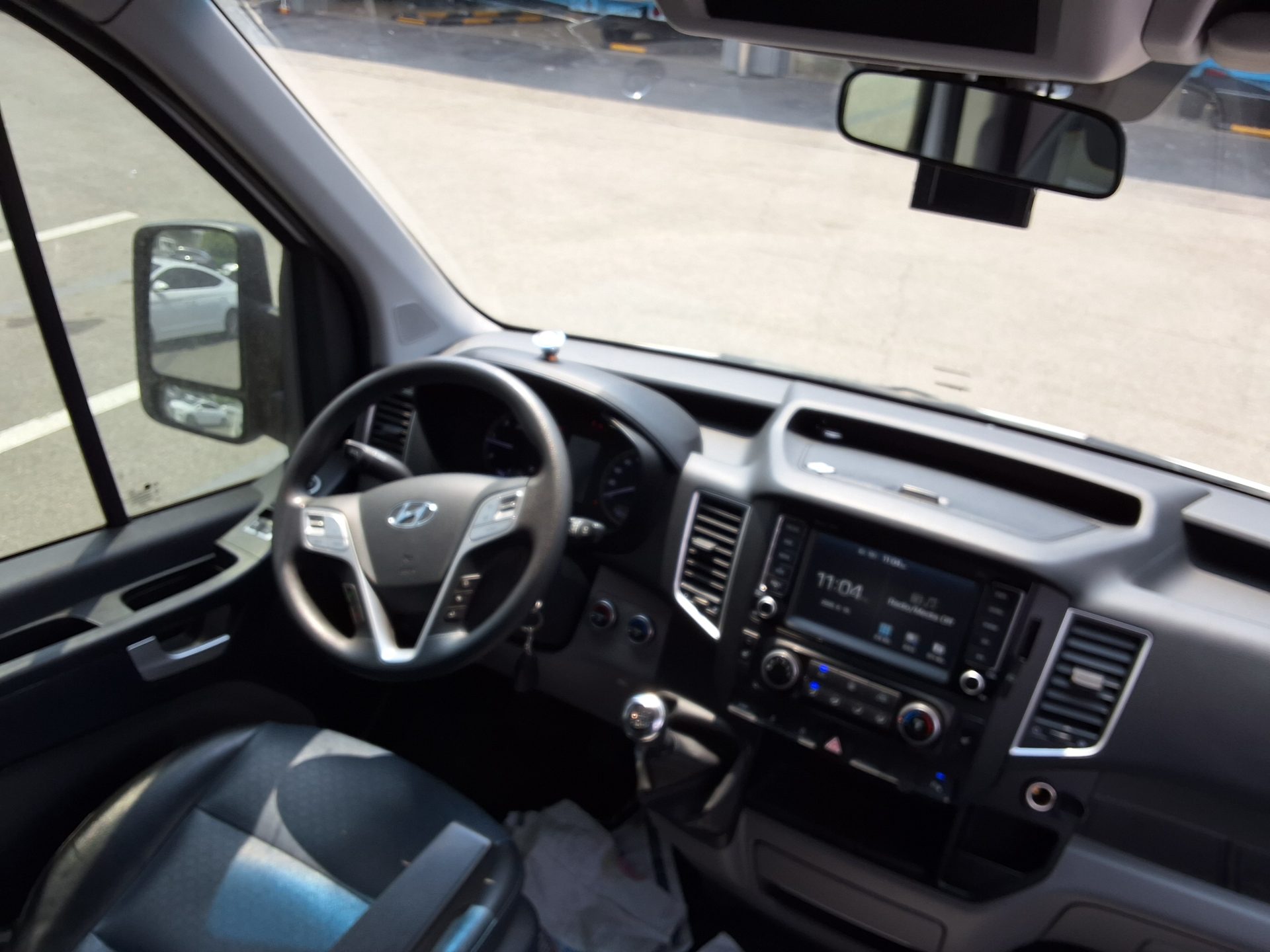 2017 - hyundai solati