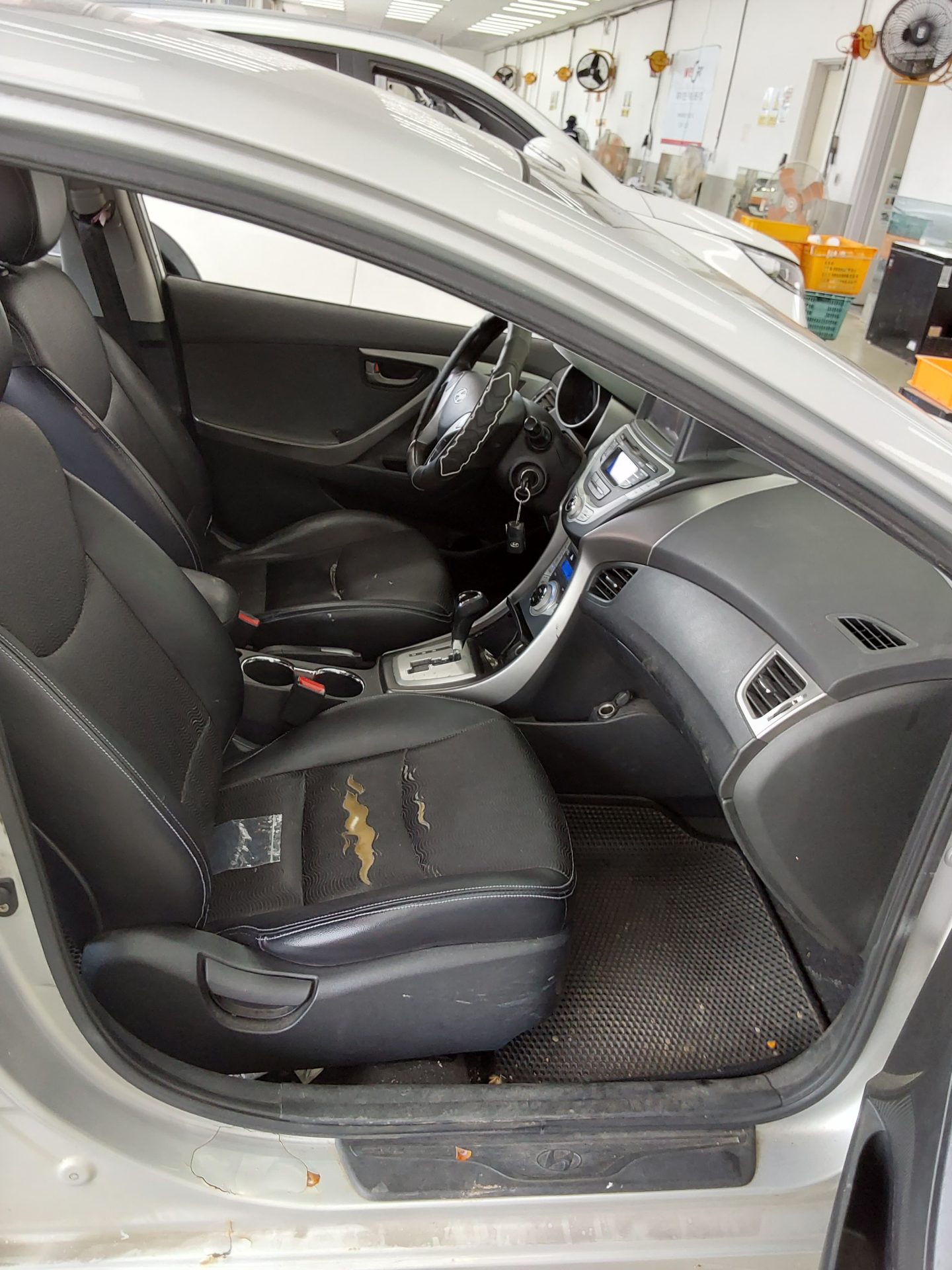 2011 - hyundai avante
