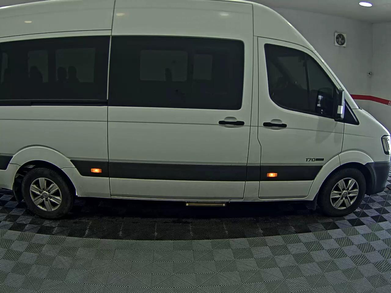 2017 - hyundai solati