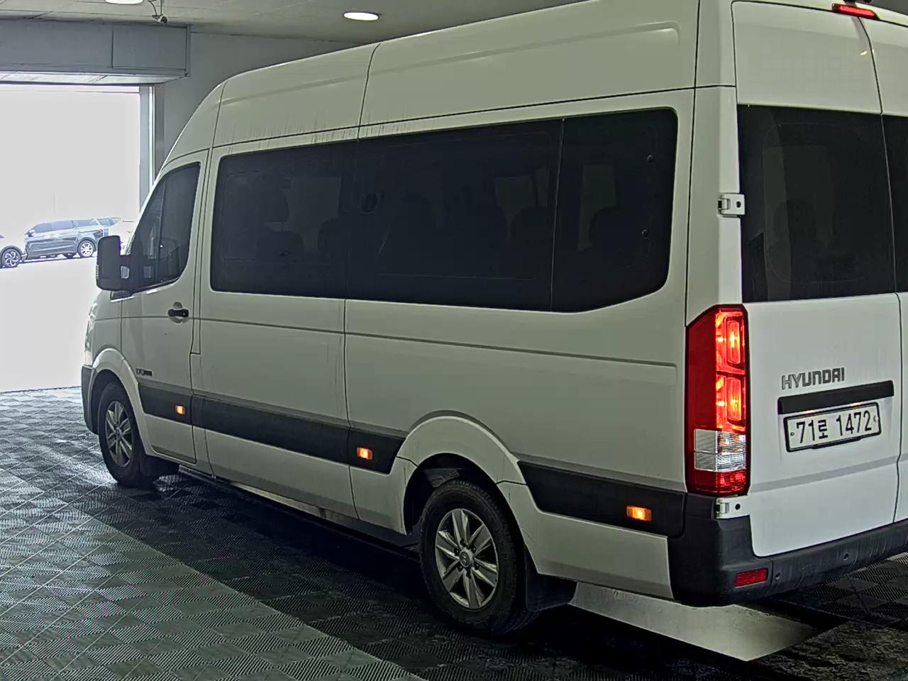 2017 - hyundai solati