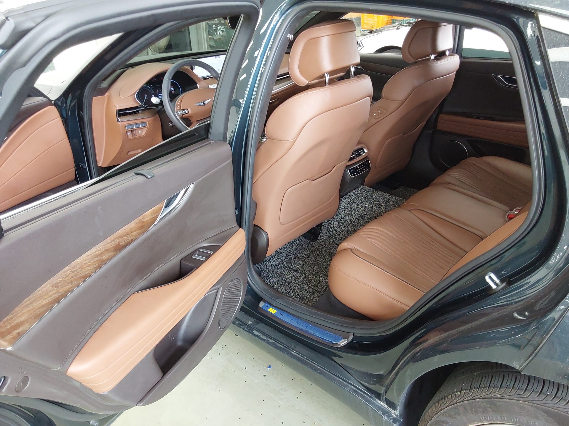 2022 - genesis g80