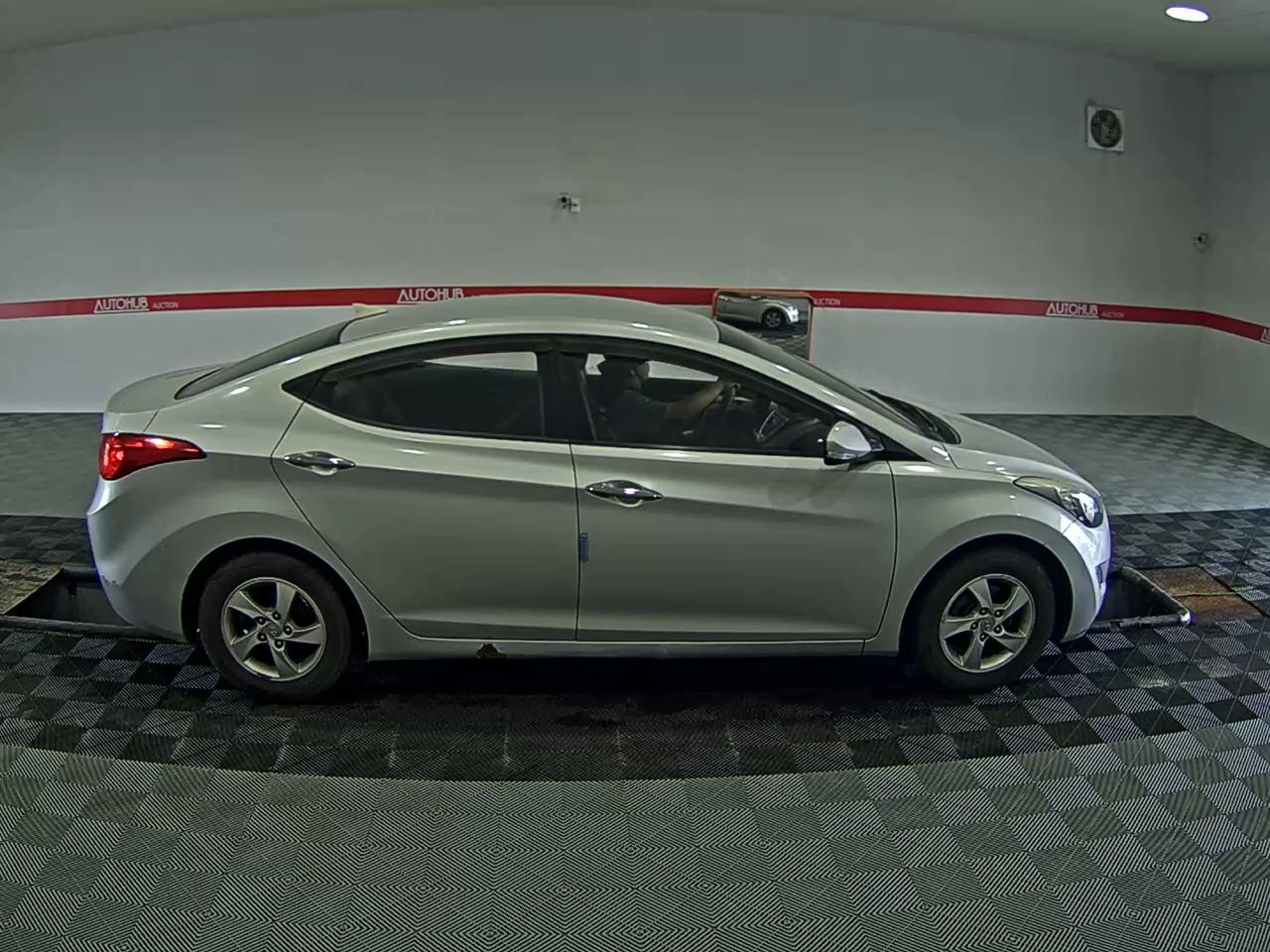 2011 - hyundai avante