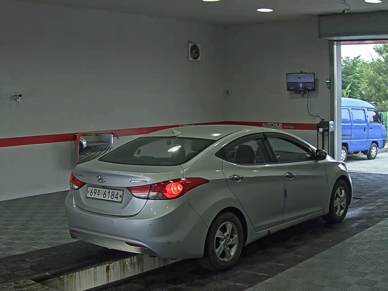 2011 - hyundai avante