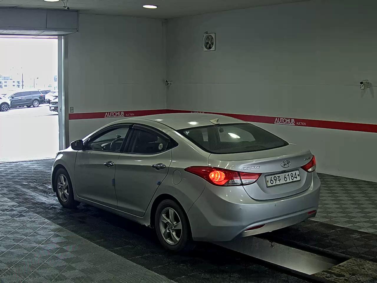 2011 - hyundai avante