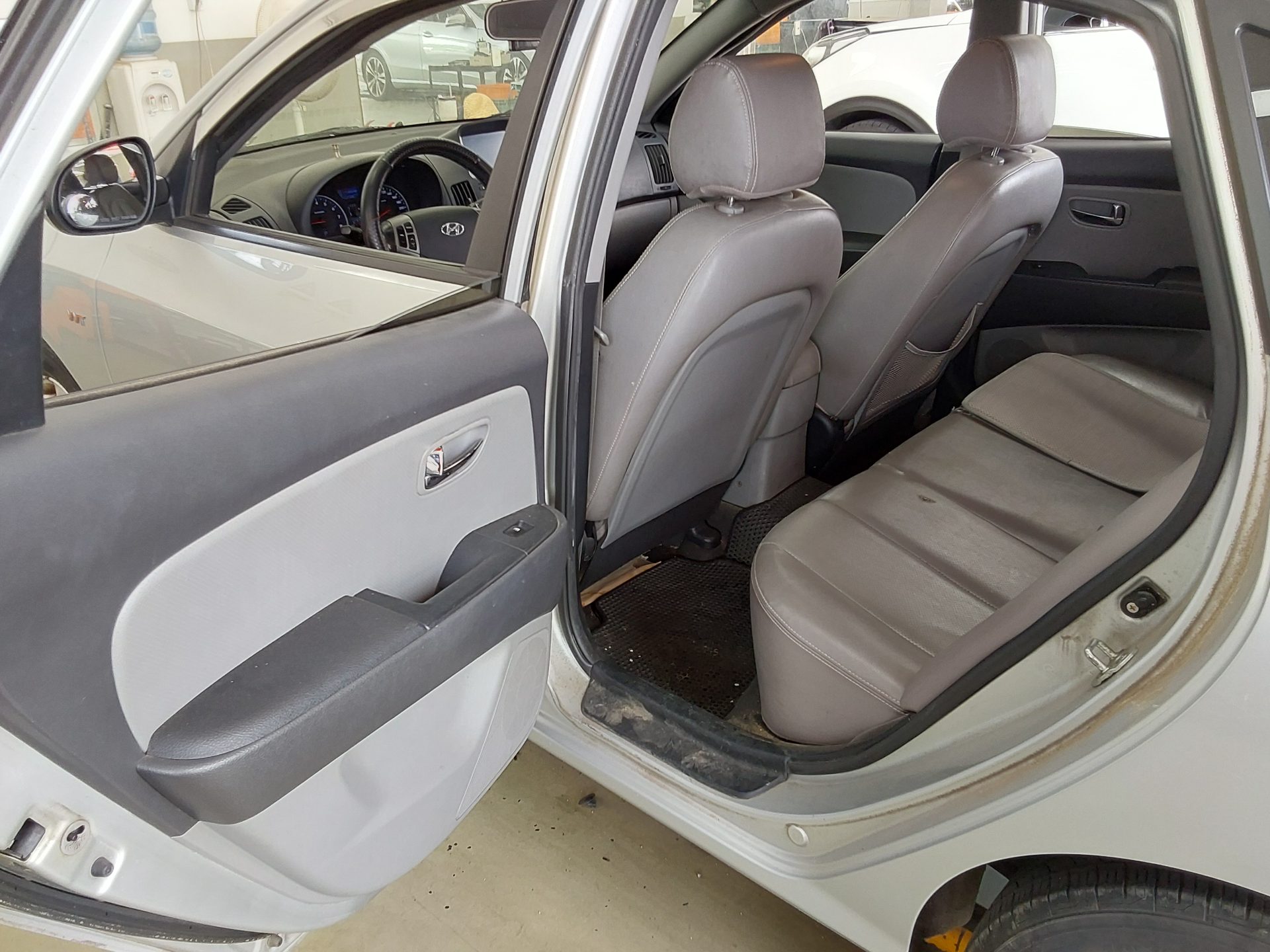2010 - hyundai avante