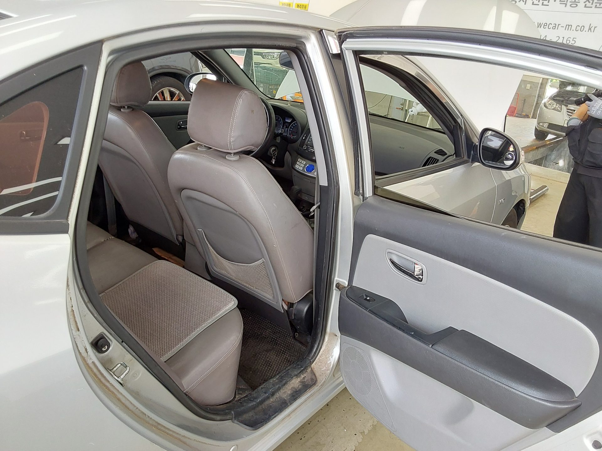 2010 - hyundai avante