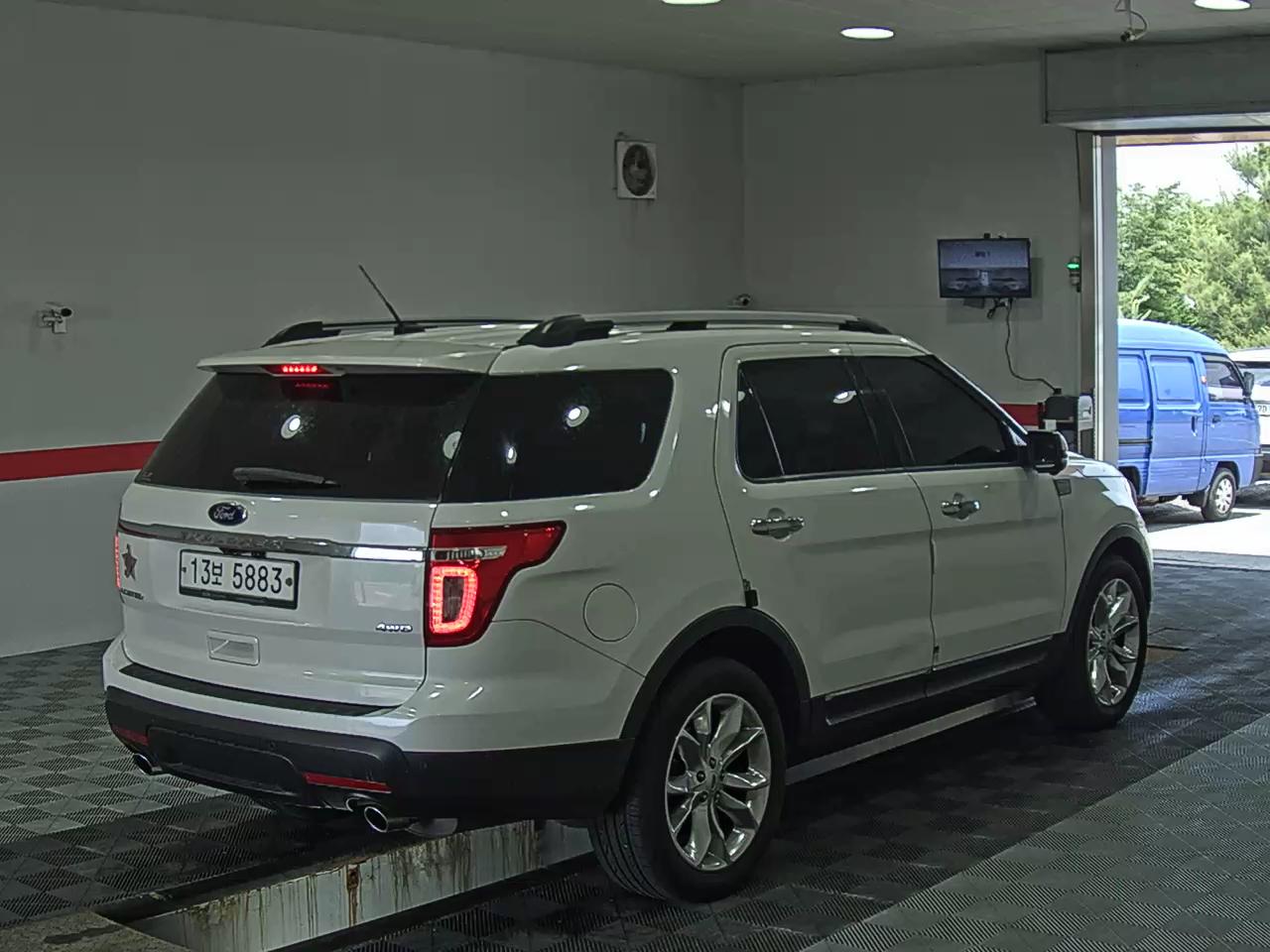 2014 - ford explorer