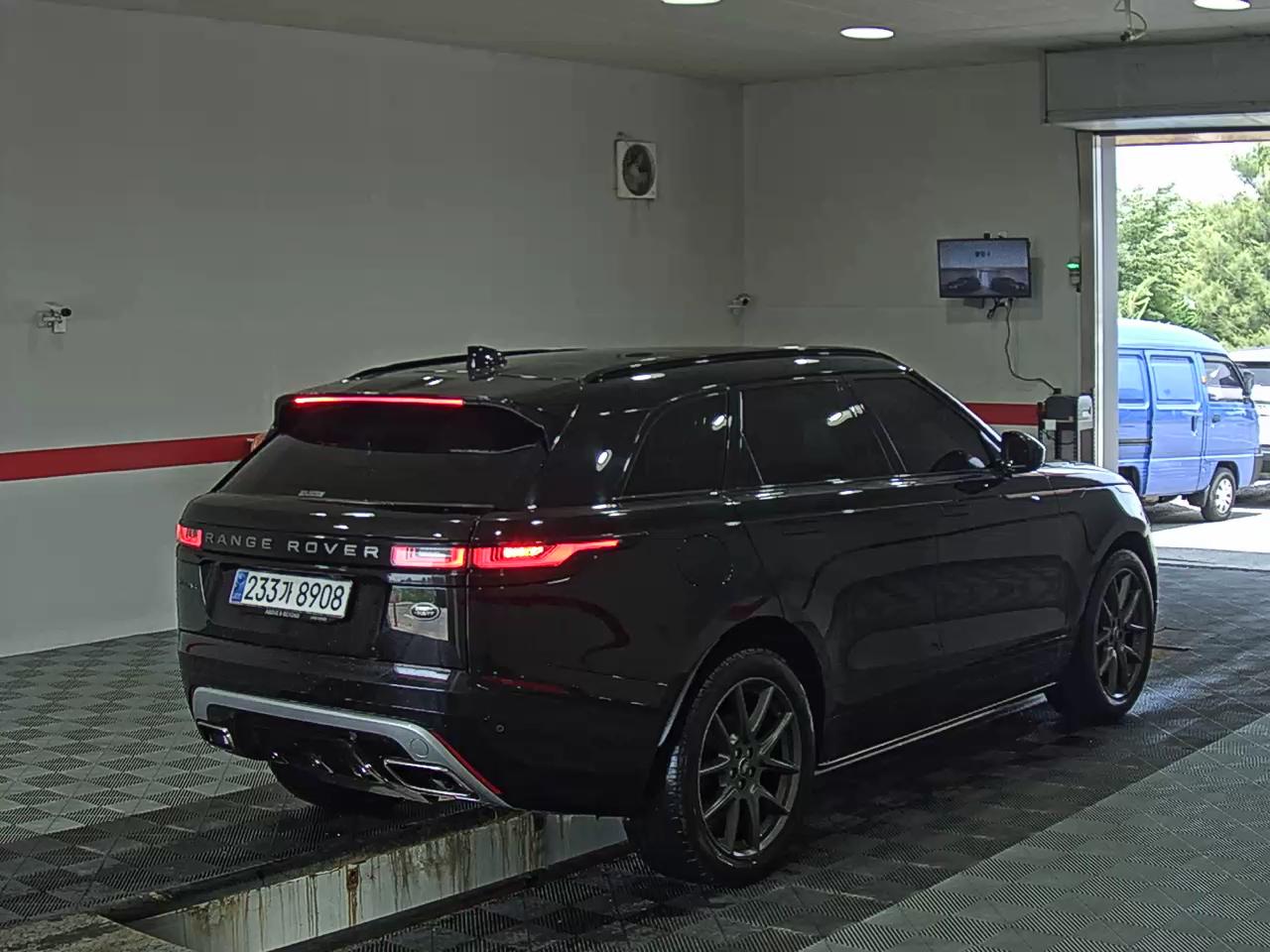 2023 - land rover range rover