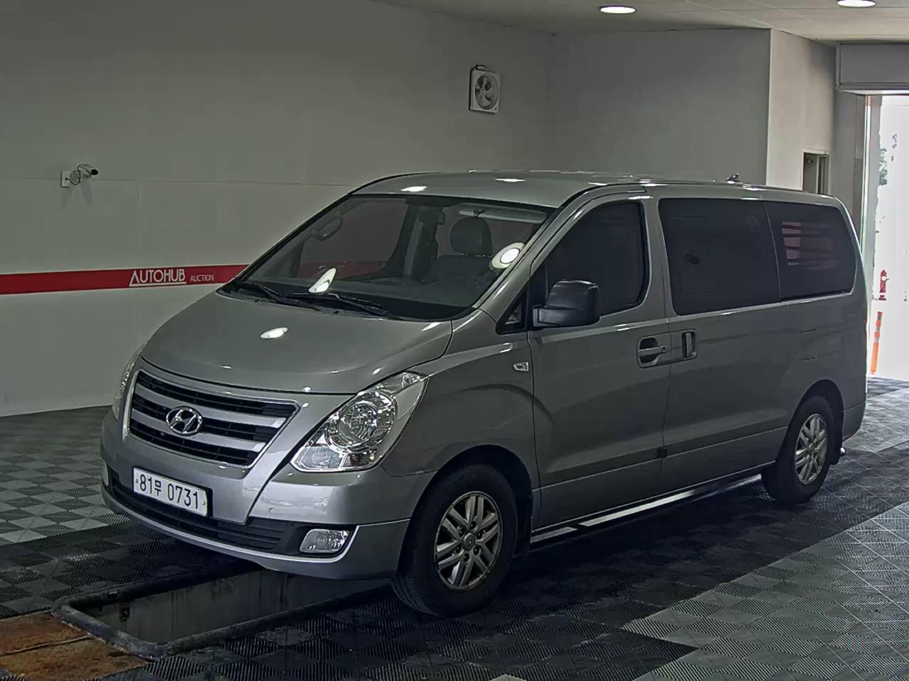 HYUNDAI GRAND STAREX