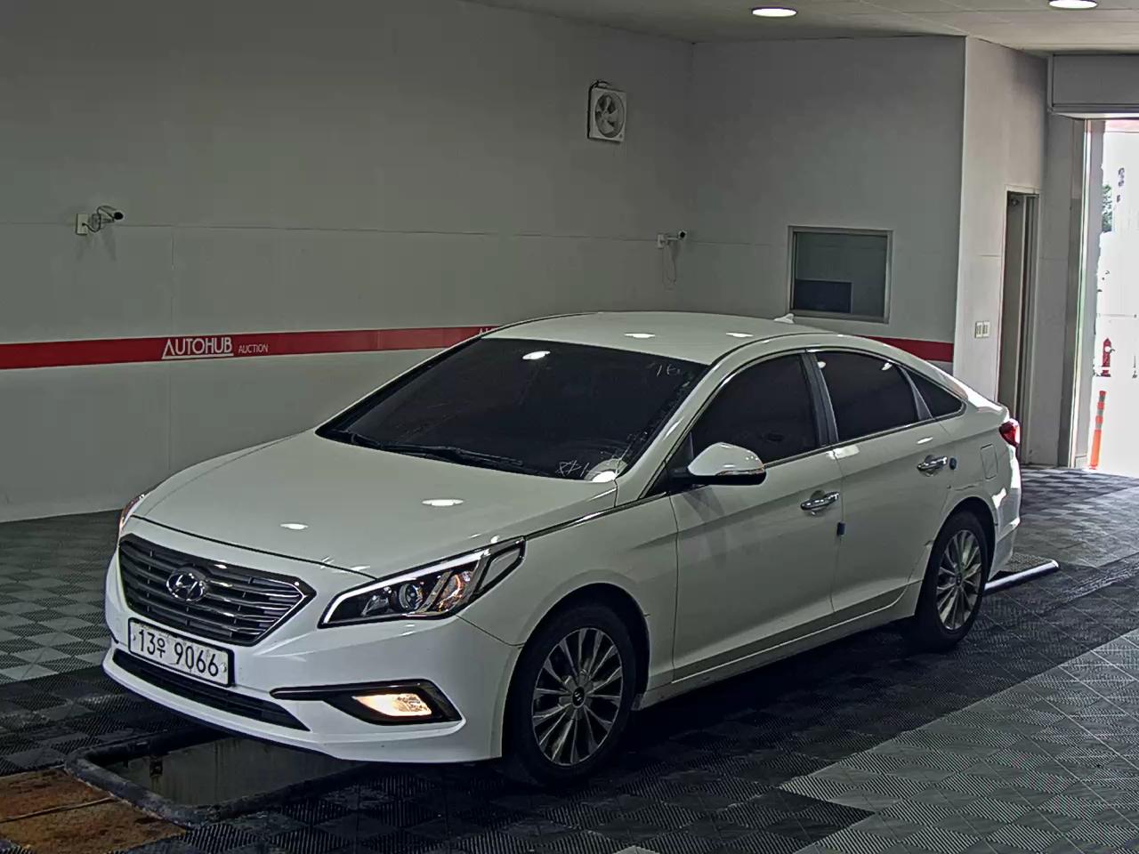 HYUNDAI LF SONATA LPi RENTAL CAR