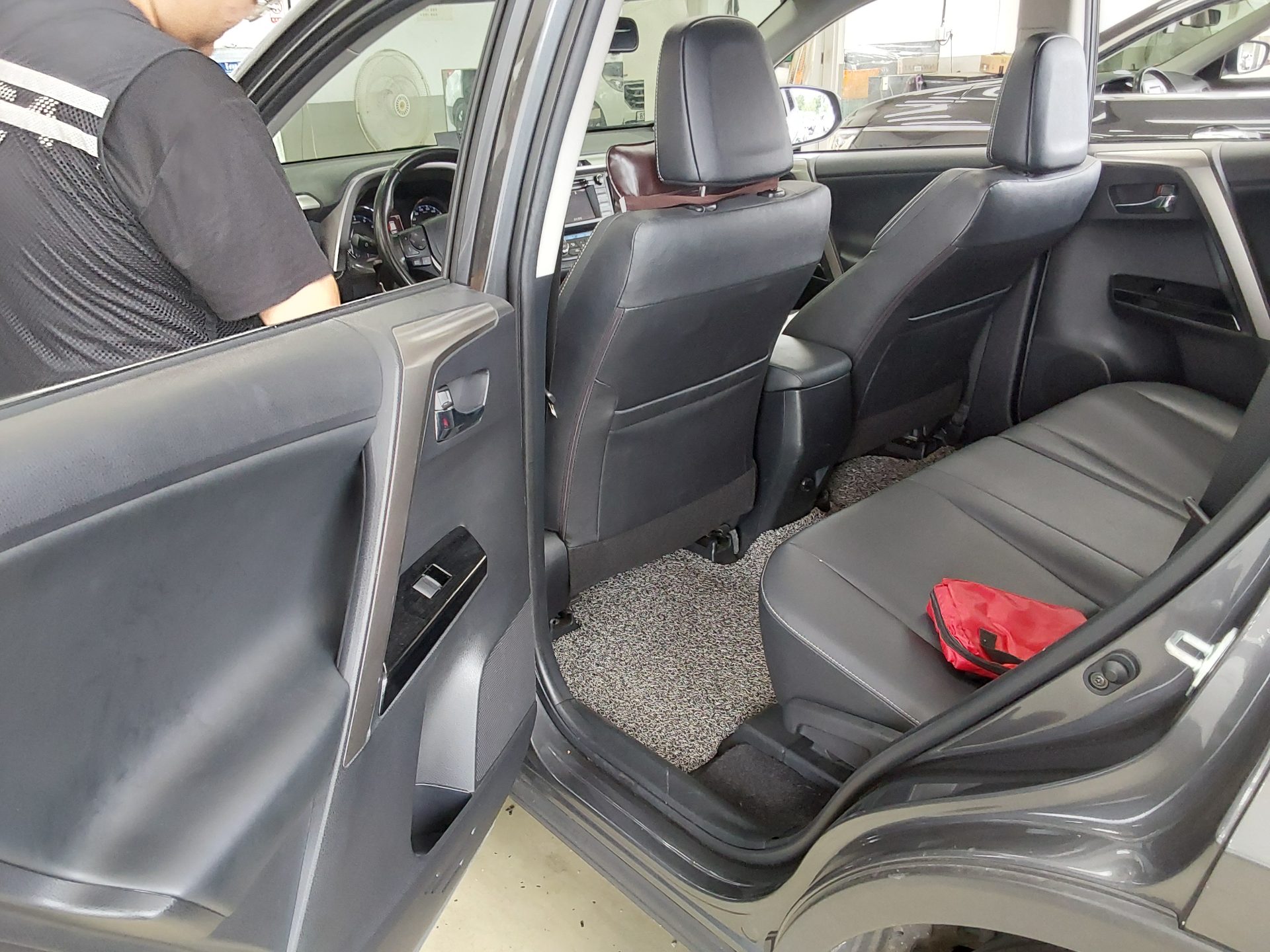 2018 - toyota rav4