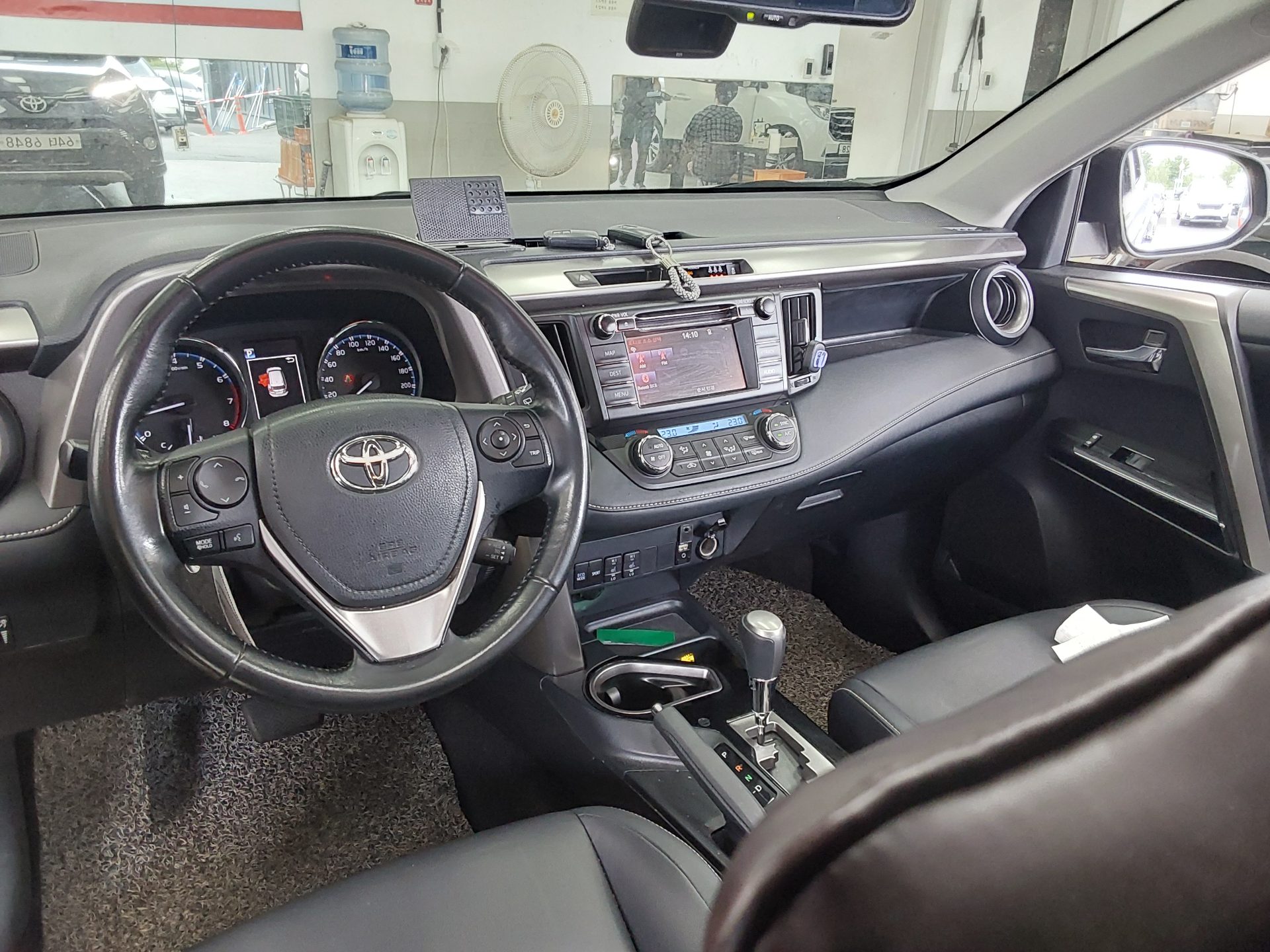 2018 - toyota rav4