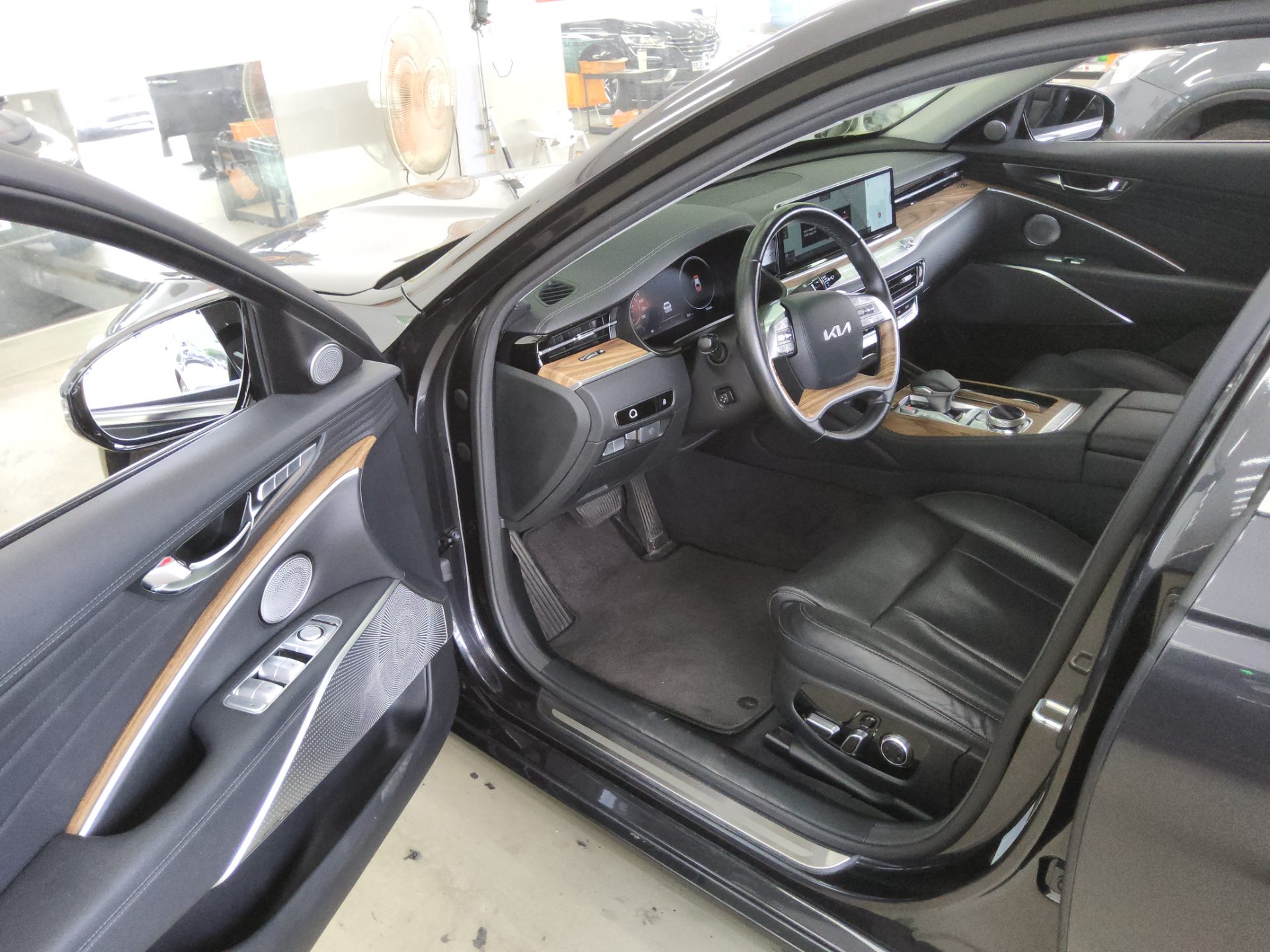 2022 - kia k9