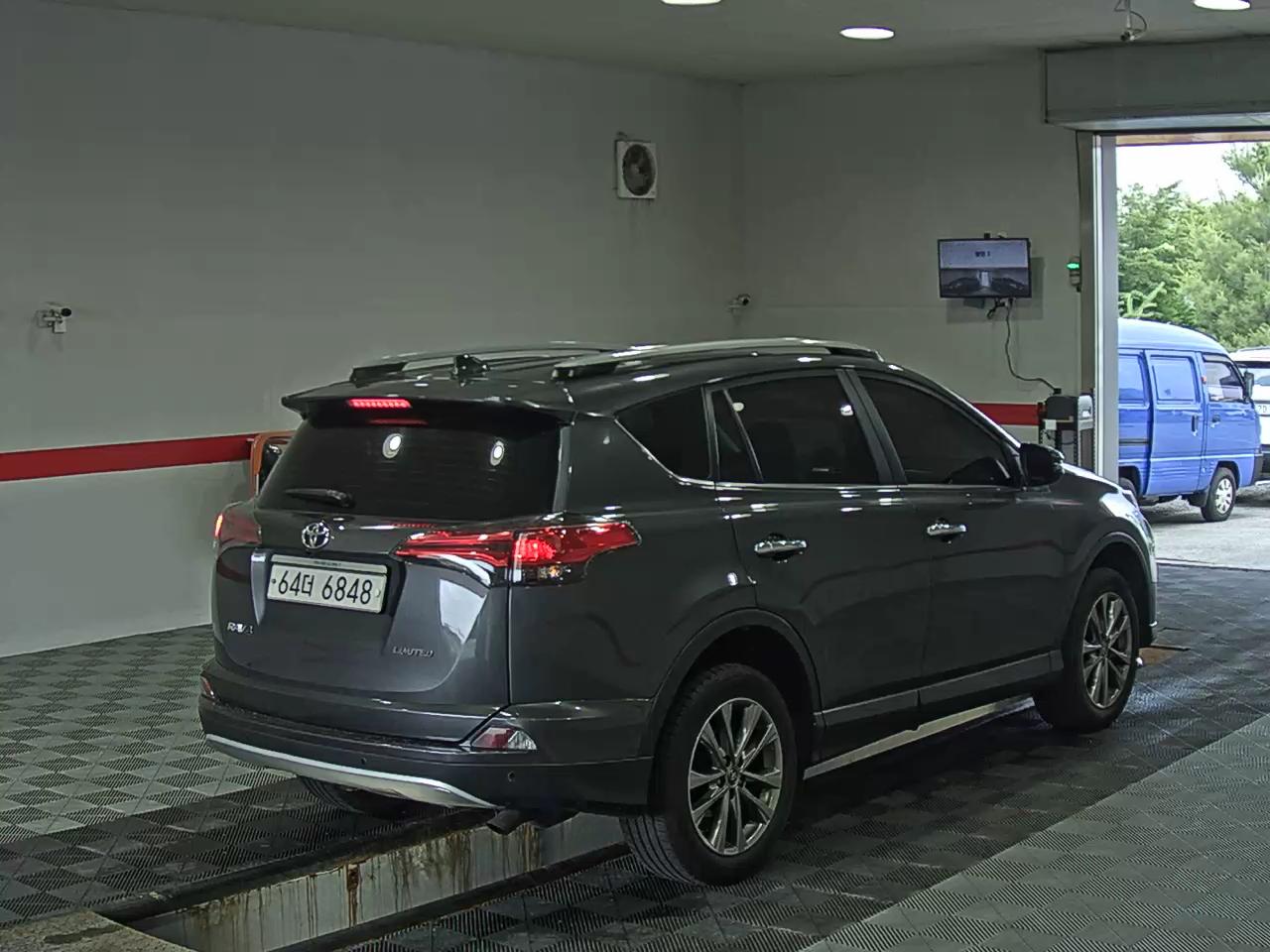 2018 - toyota rav4