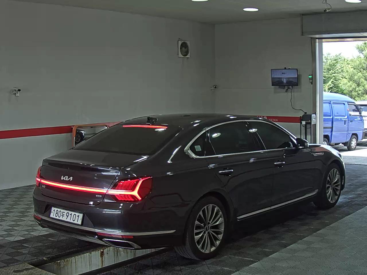 2022 - kia k9