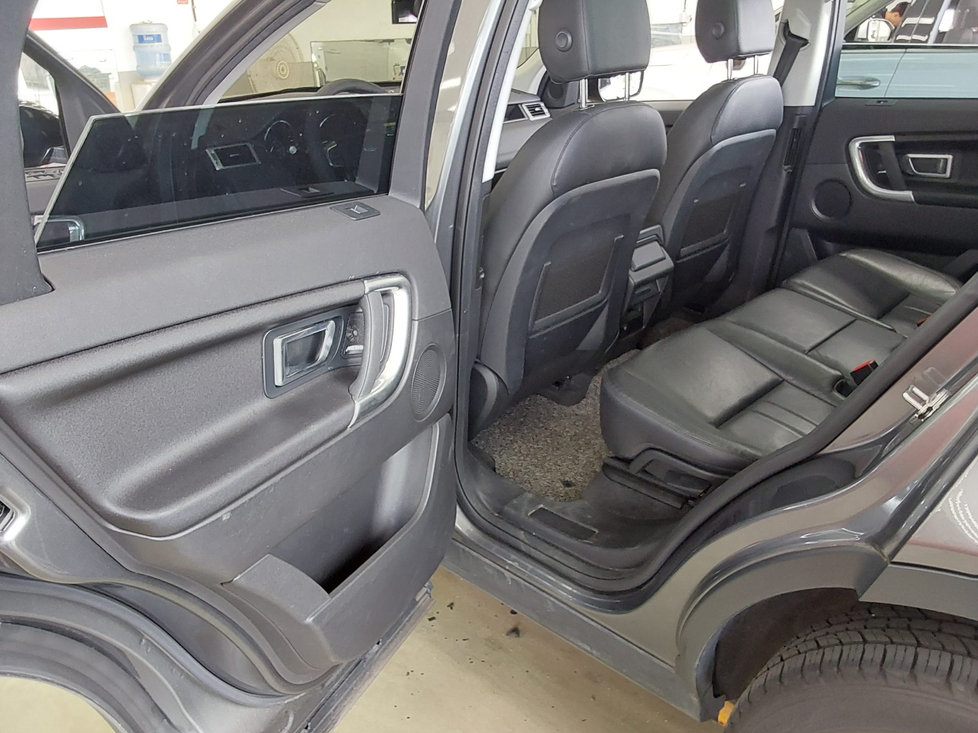 2018 - land rover discovery