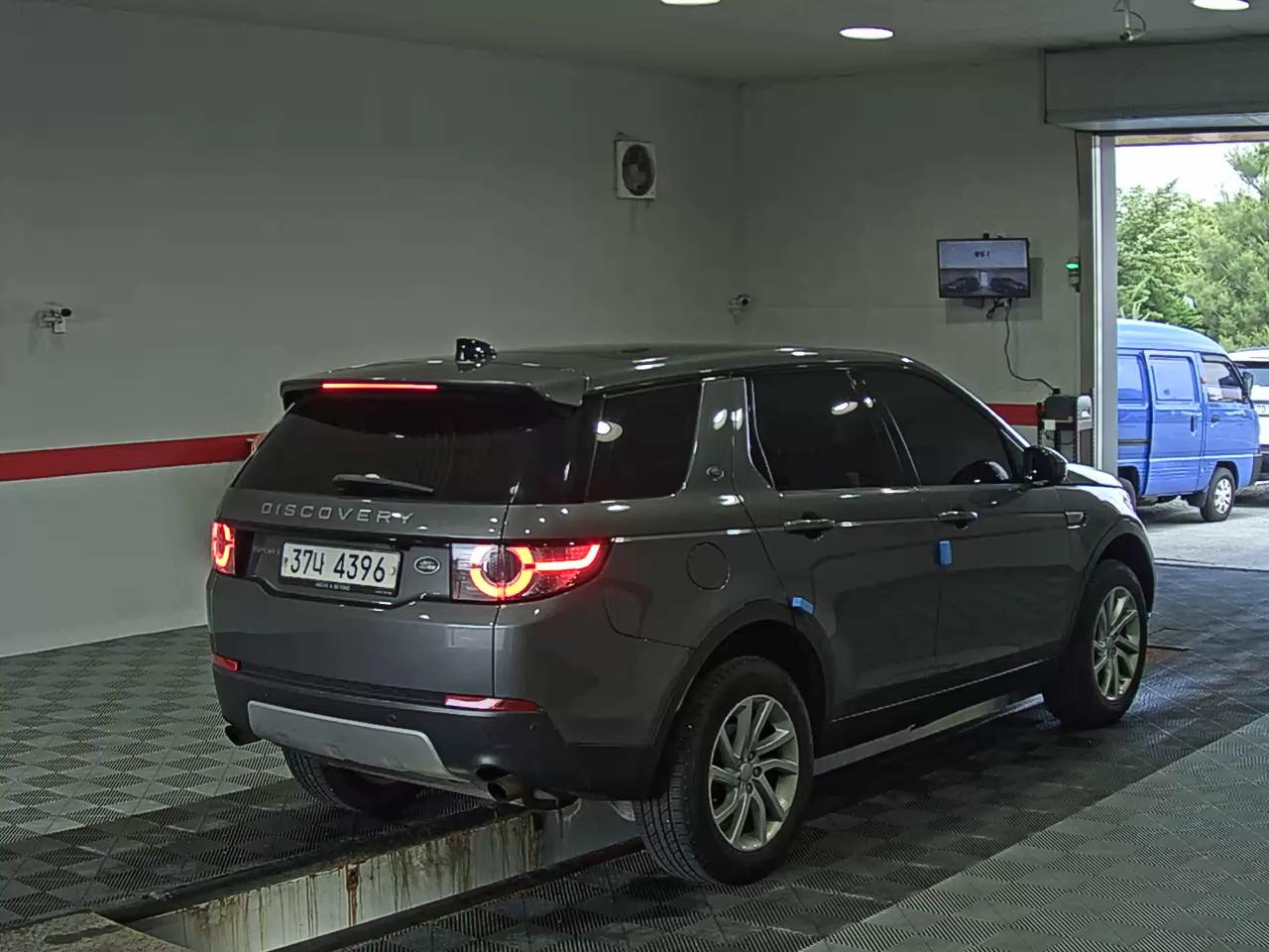 2018 - land rover discovery