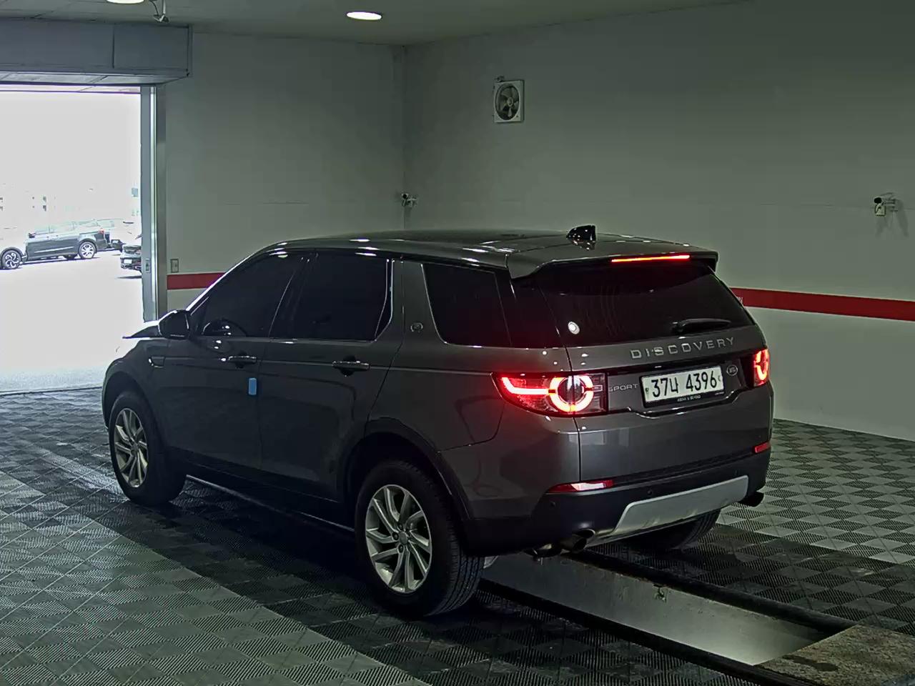2018 - land rover discovery