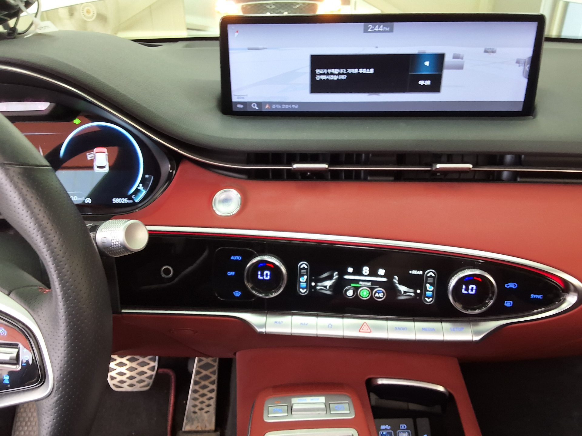 2021 - genesis gv70