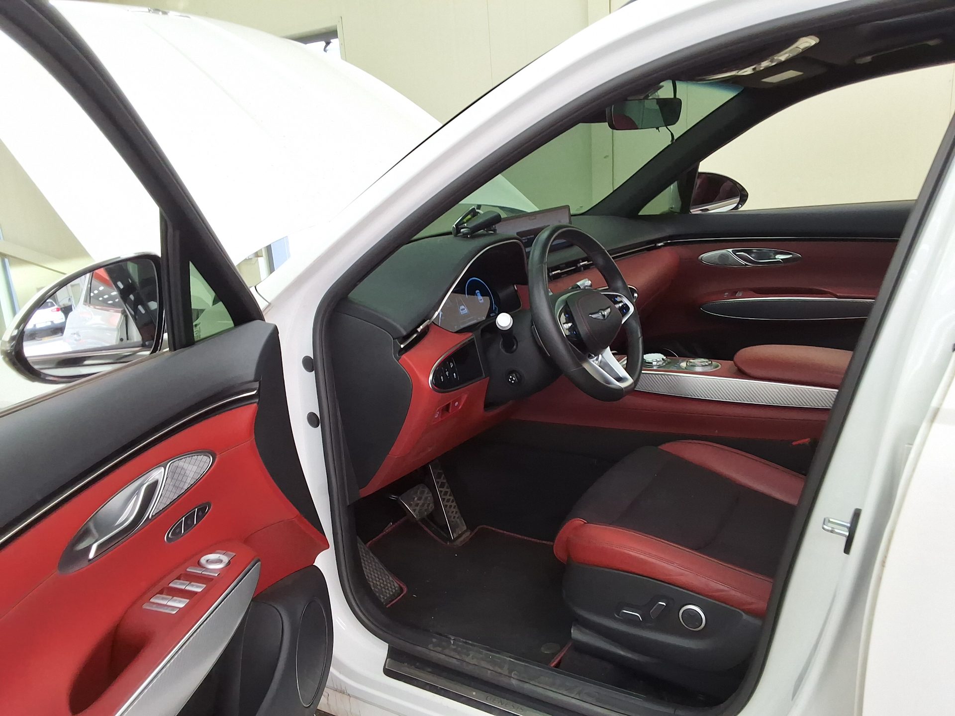 2021 - genesis gv70