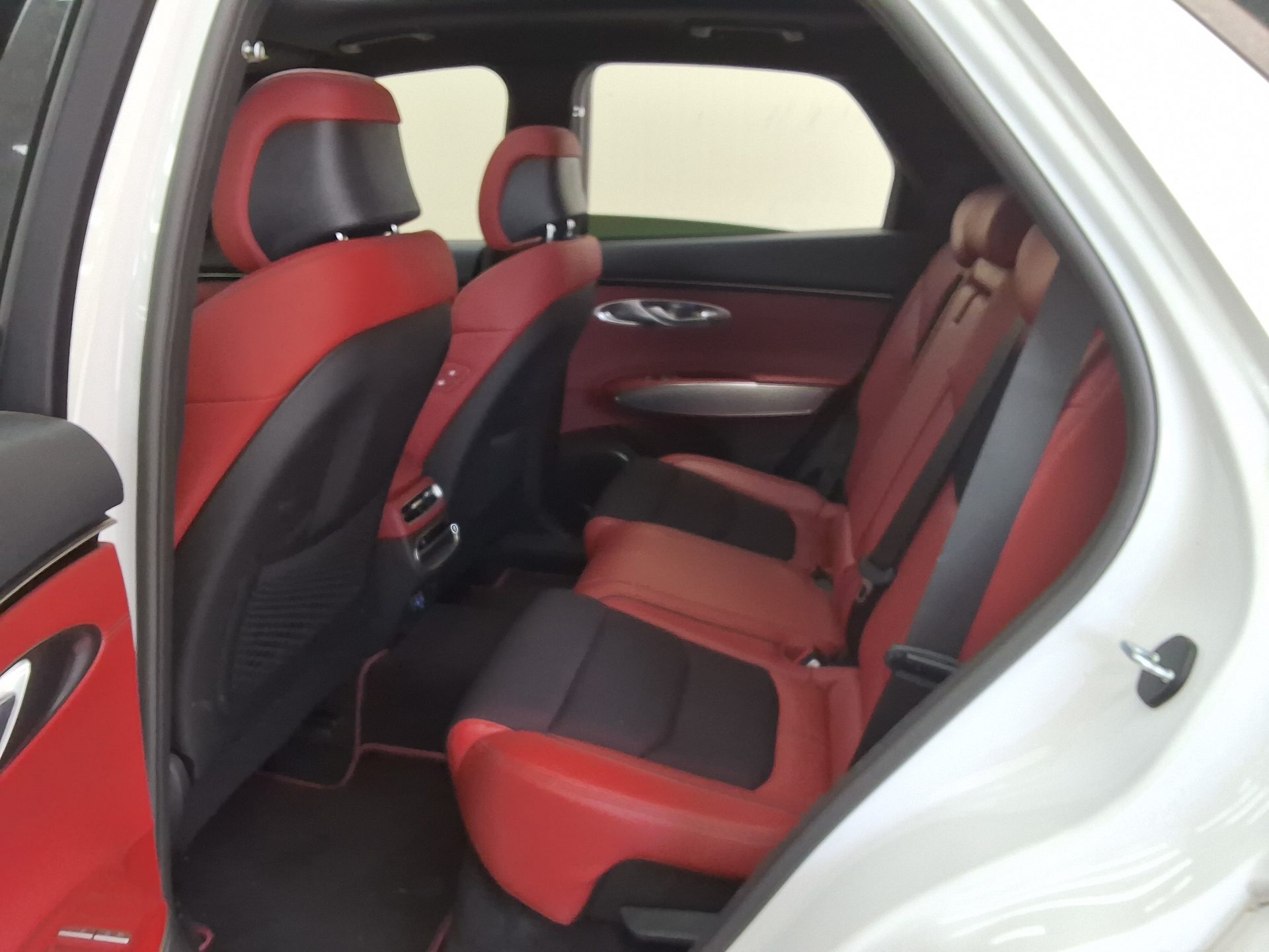 2021 - genesis gv70
