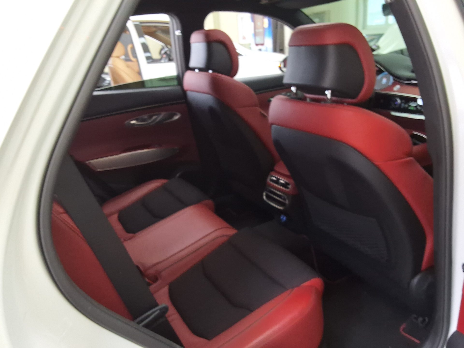 2021 - genesis gv70