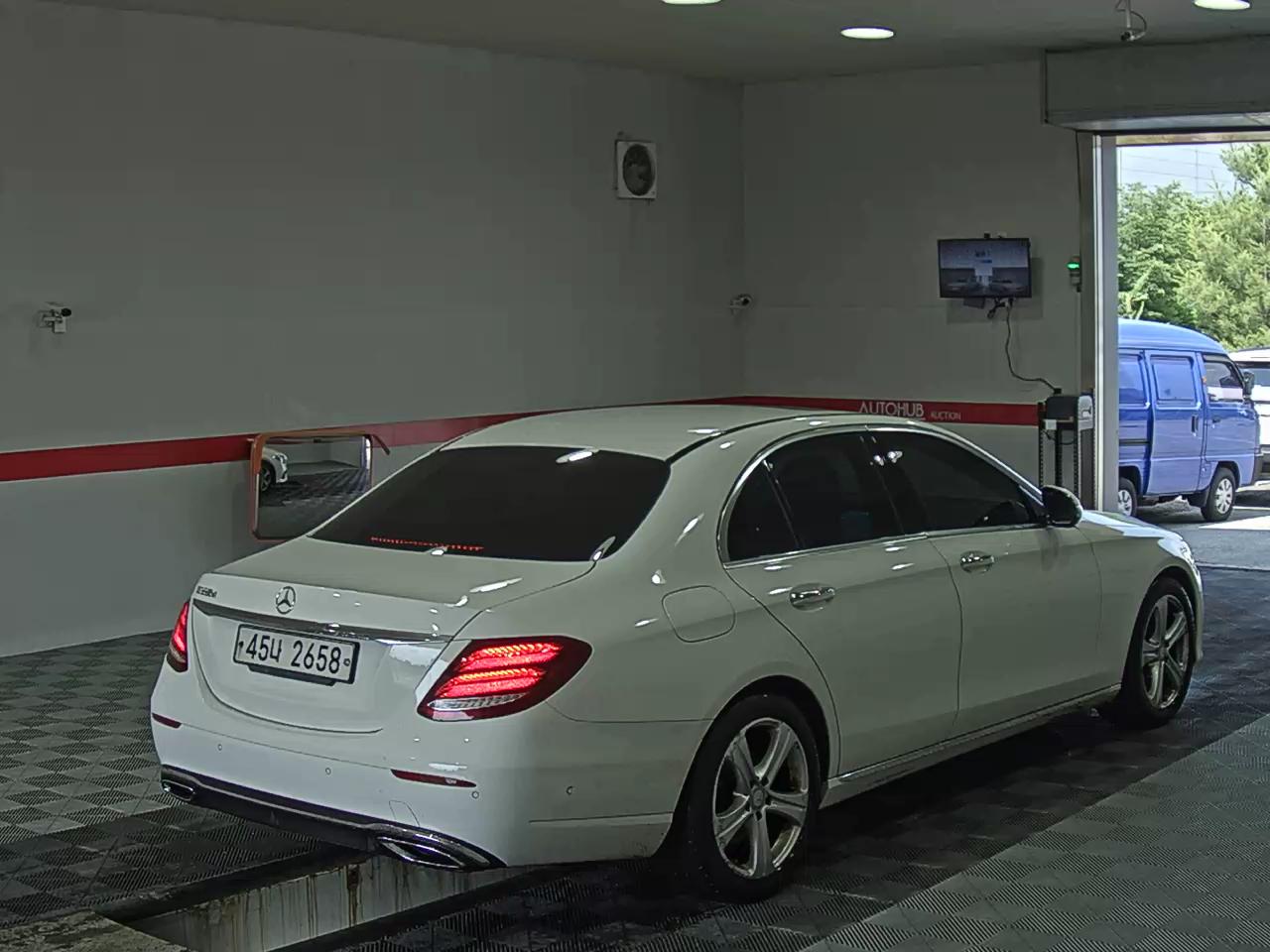 2017 - mercedes-benz e220d