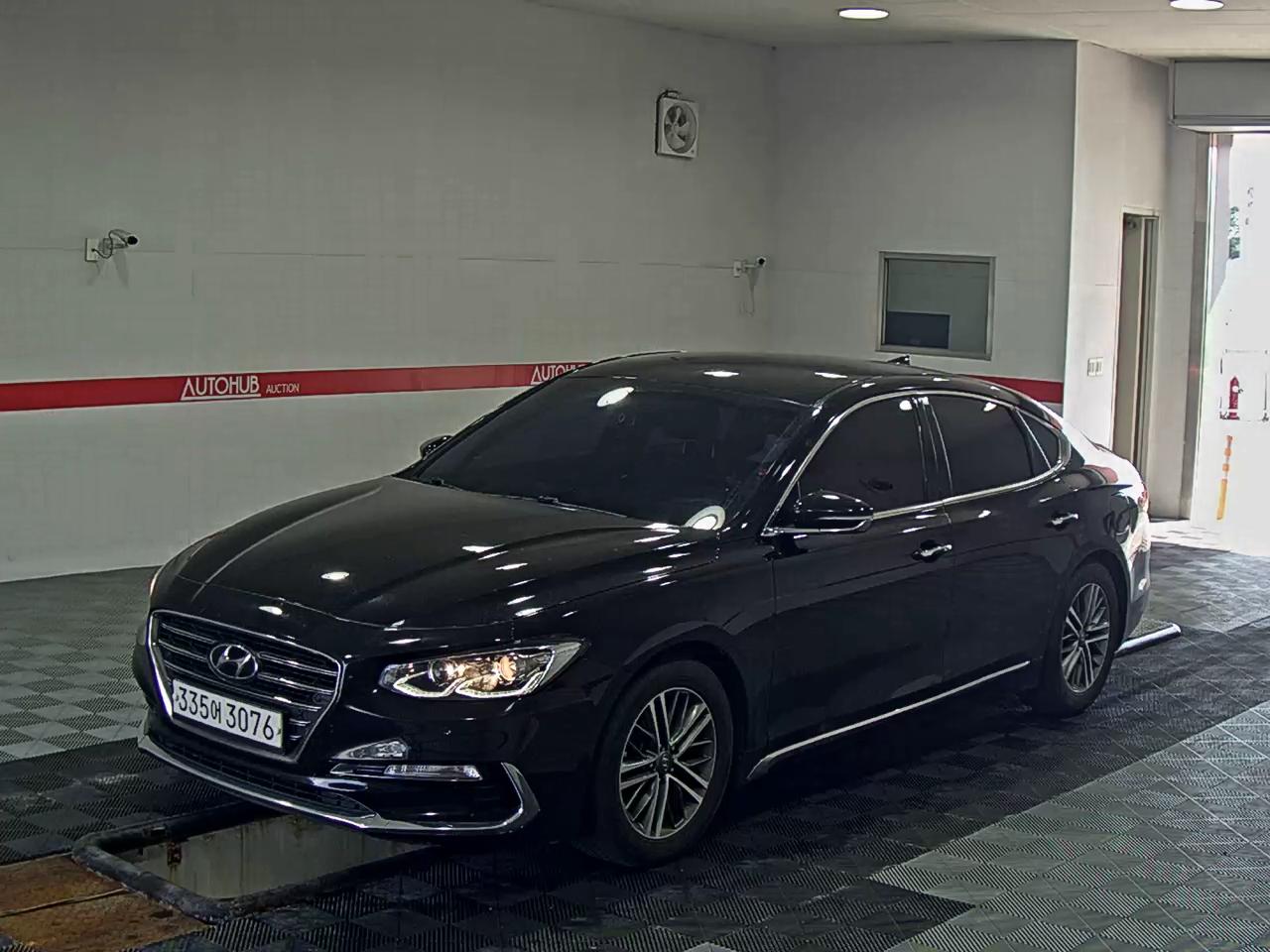 HYUNDAI GRANDEUR LPi RENTAL CAR