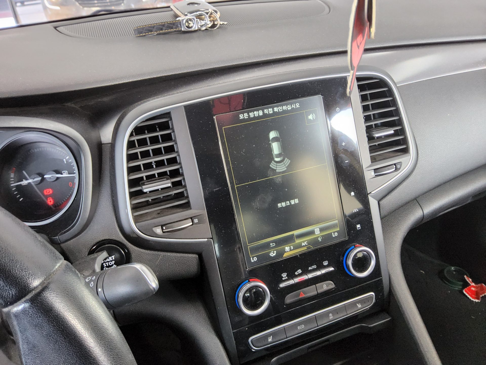2017 - renault sm6