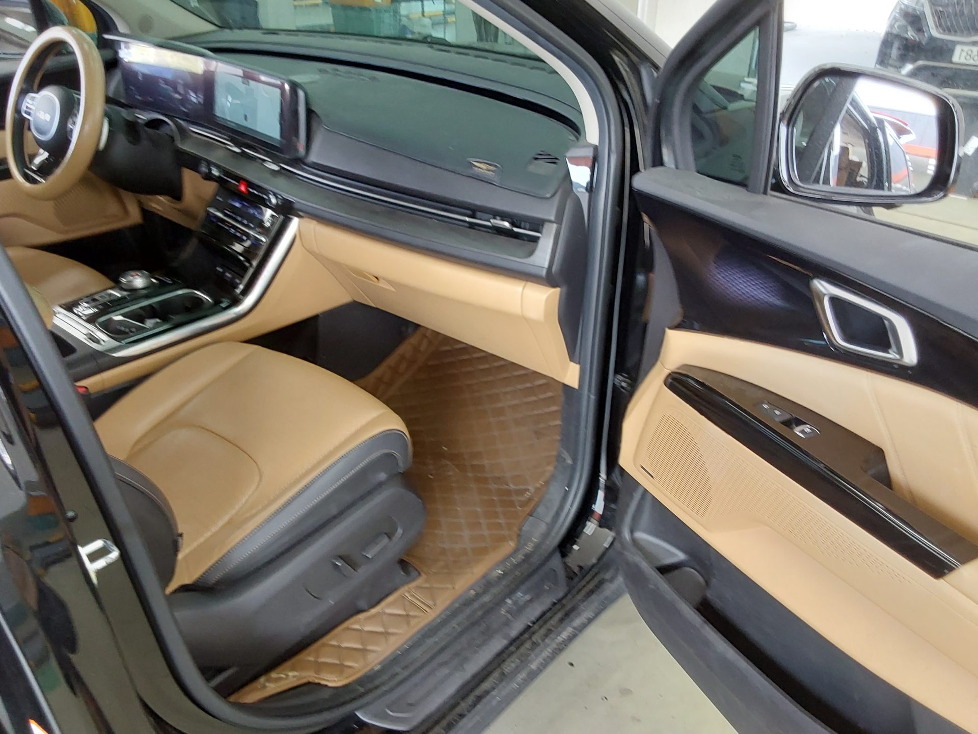 2023 - kia carnival