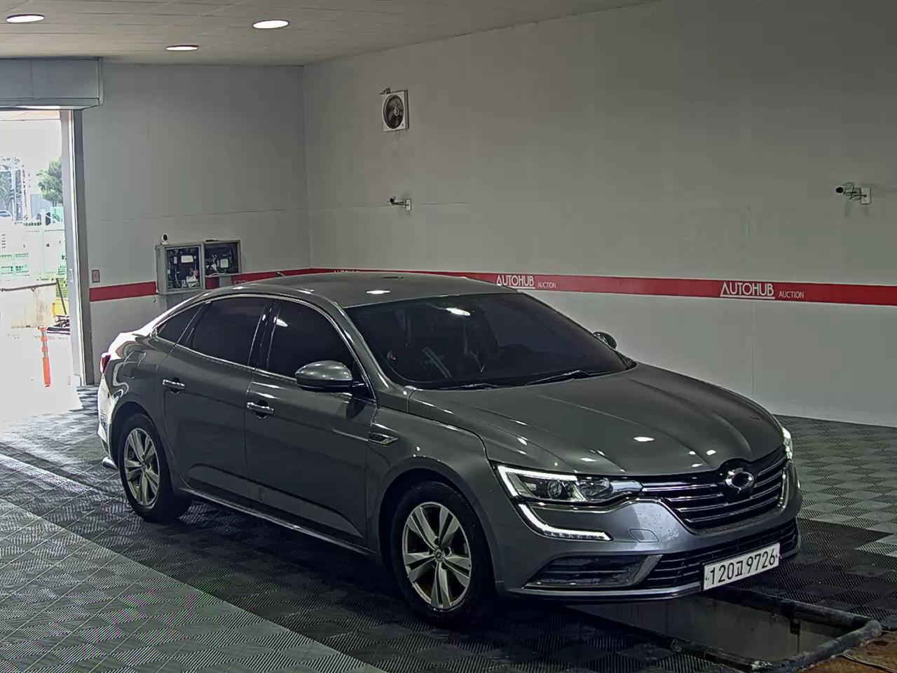 2017 - renault sm6