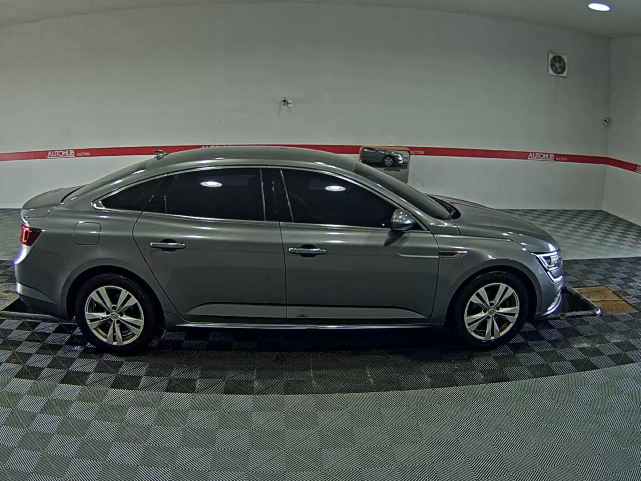 2017 - renault sm6