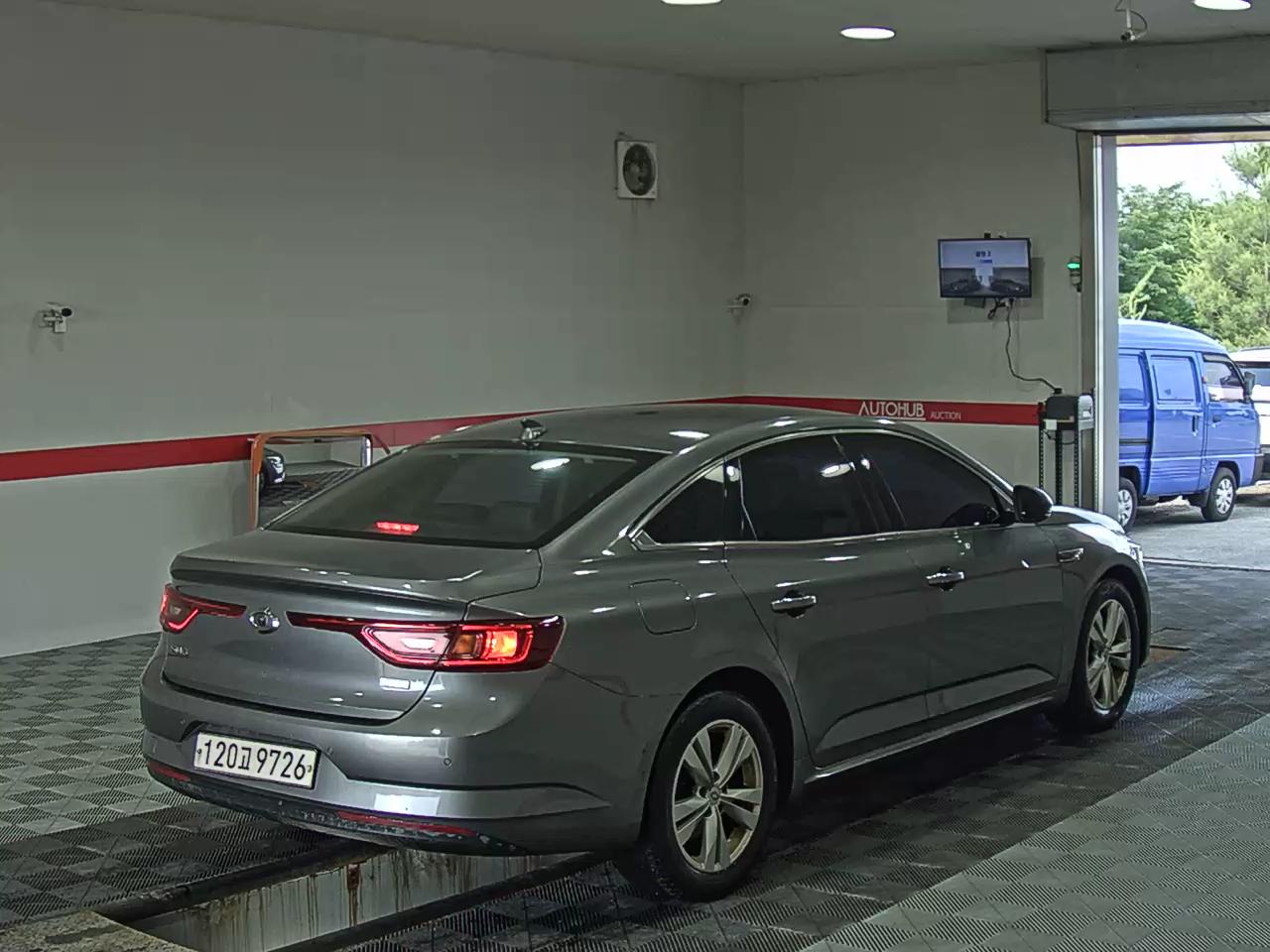 2017 - renault sm6