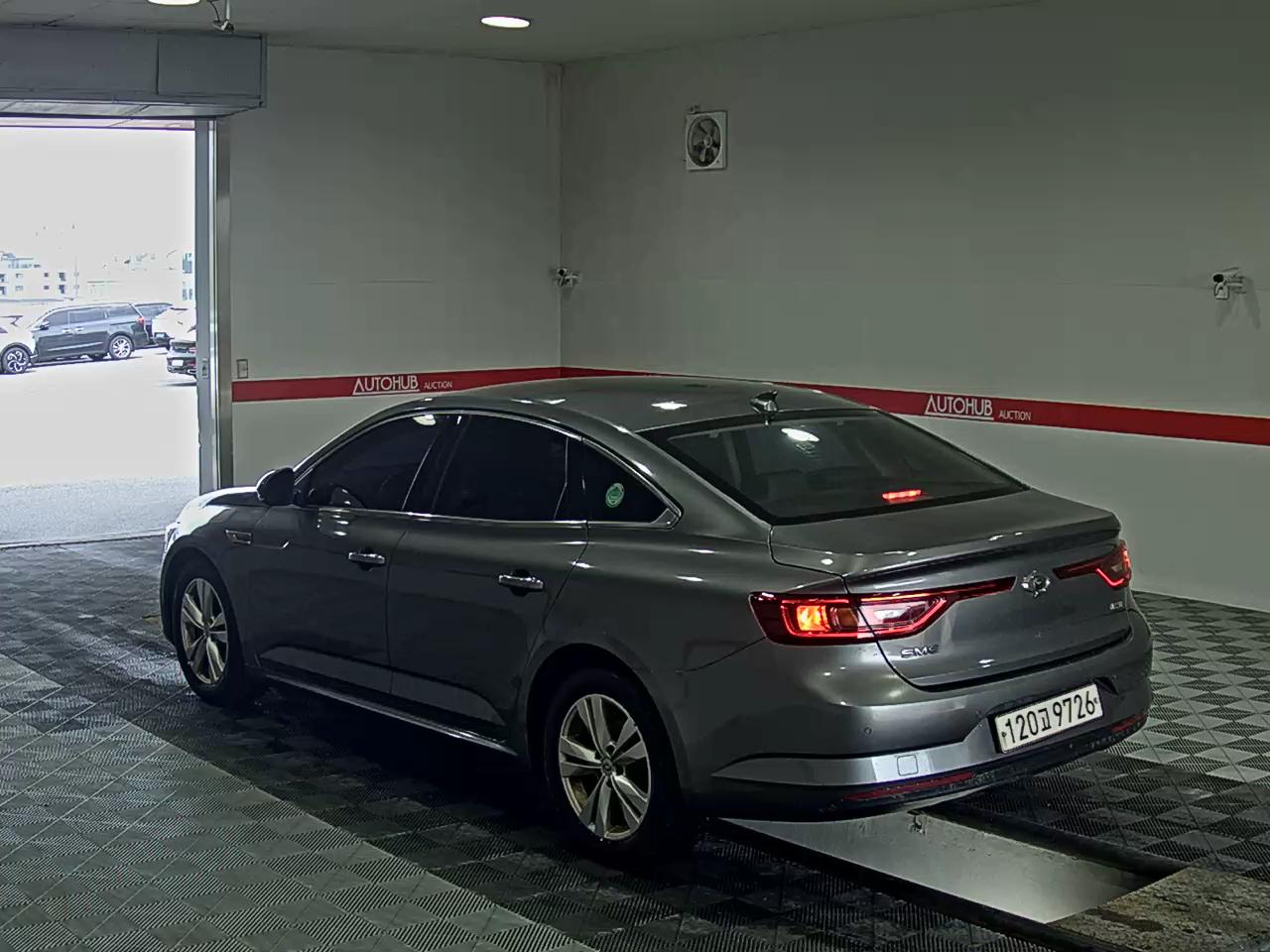 2017 - renault sm6