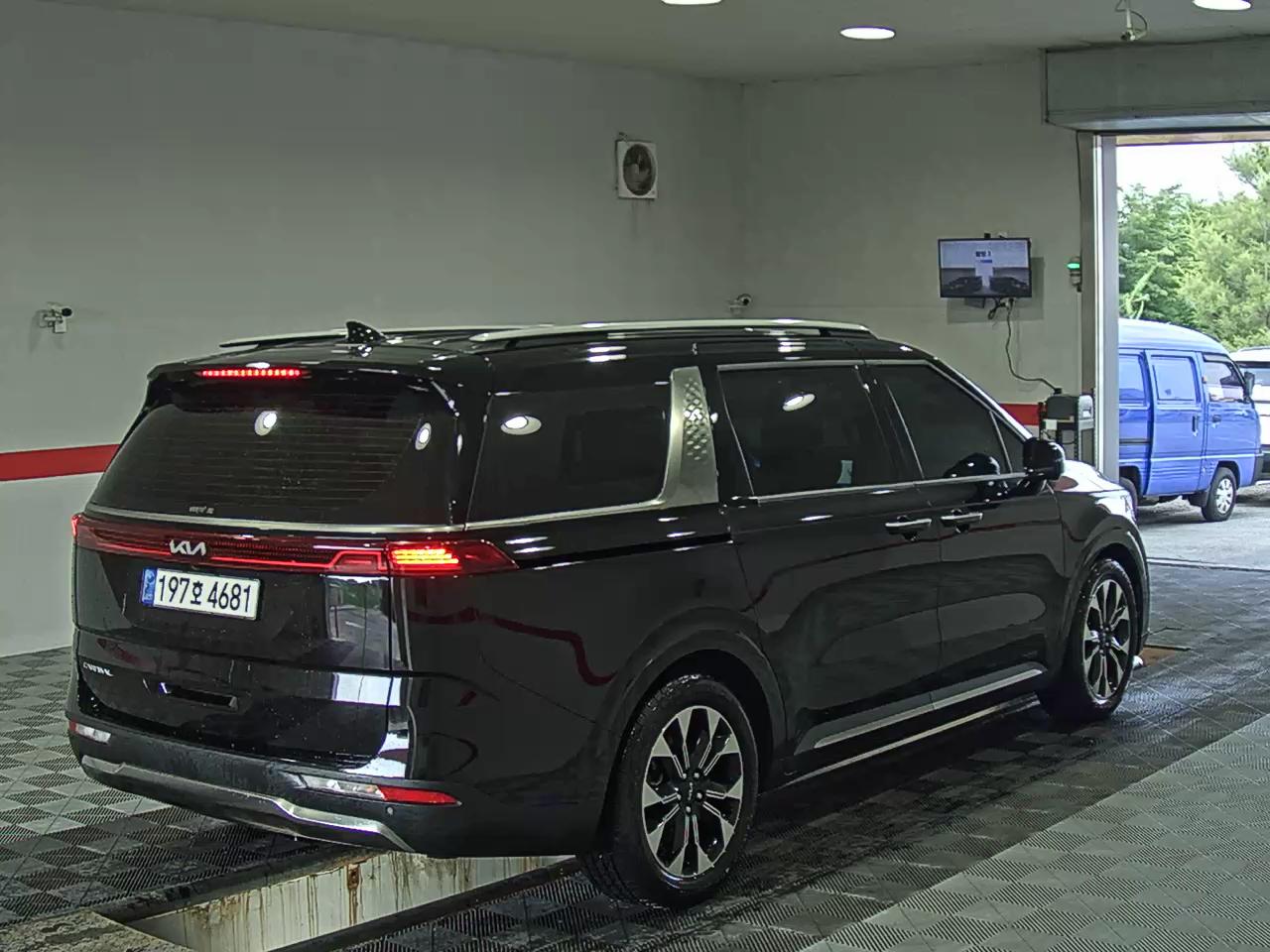 2023 - kia carnival