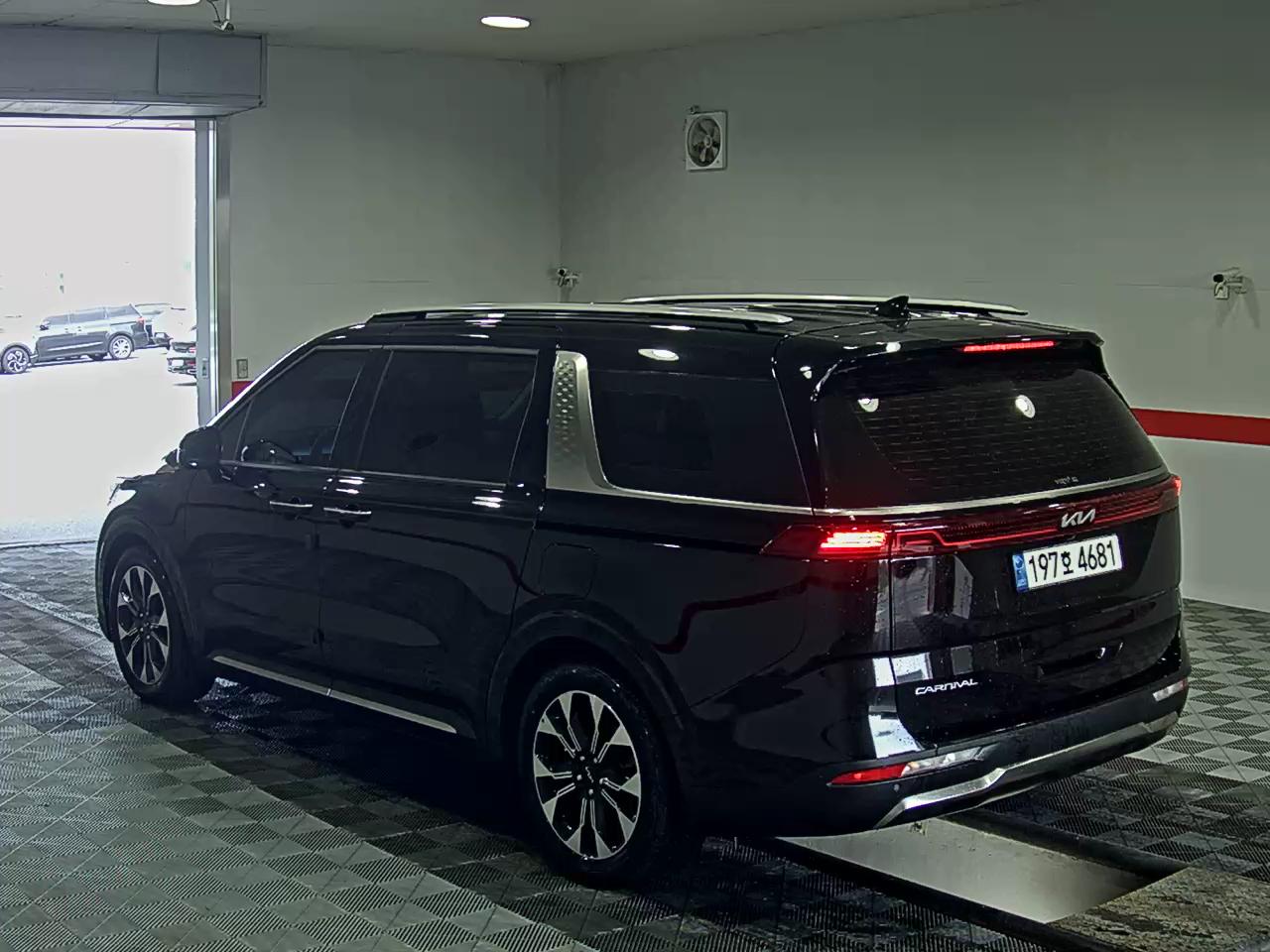 2023 - kia carnival