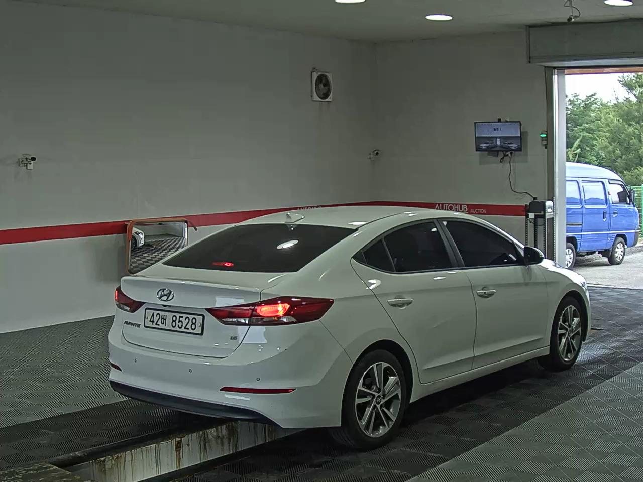 2018 - hyundai avante