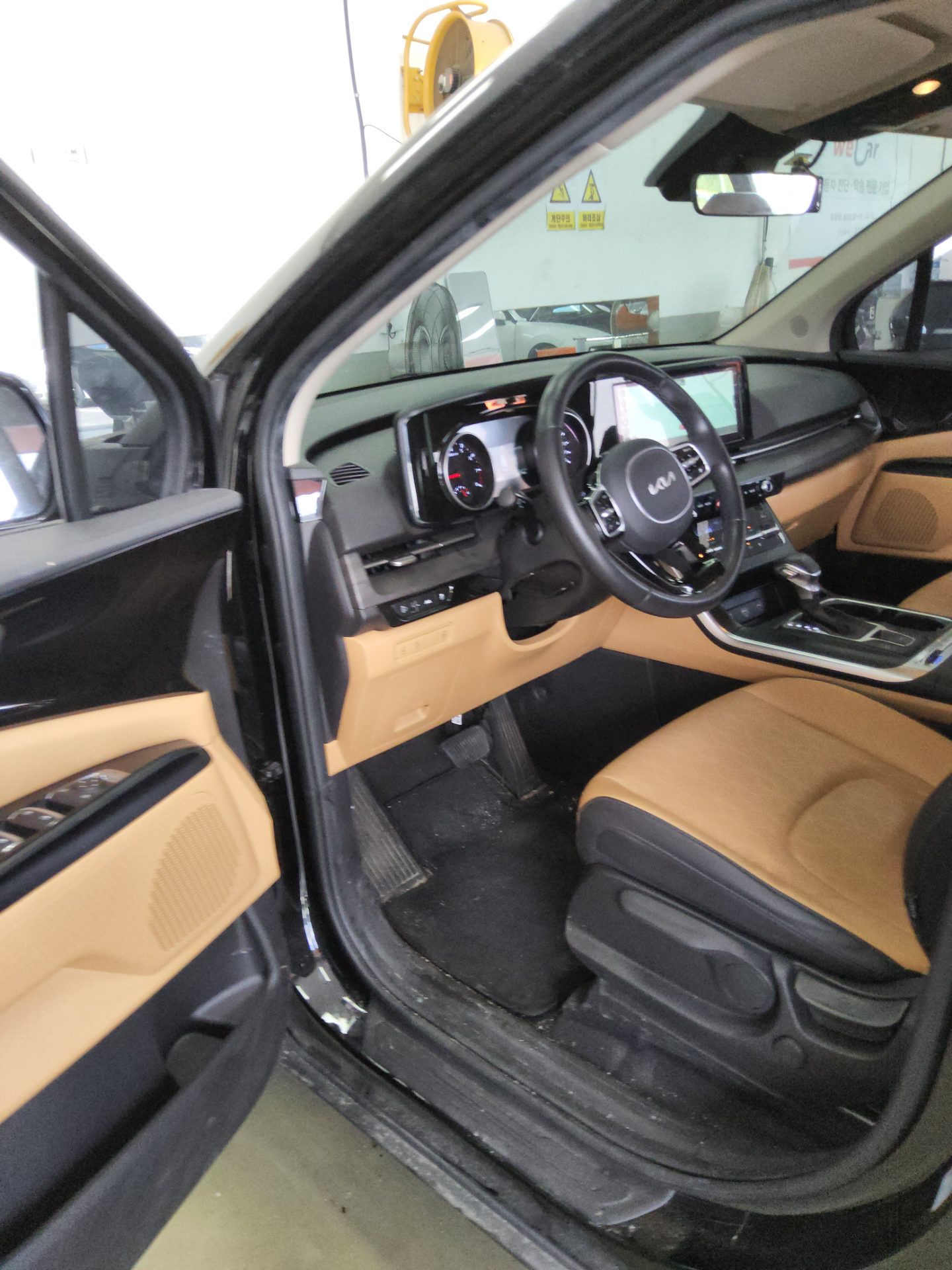 2023 - kia carnival
