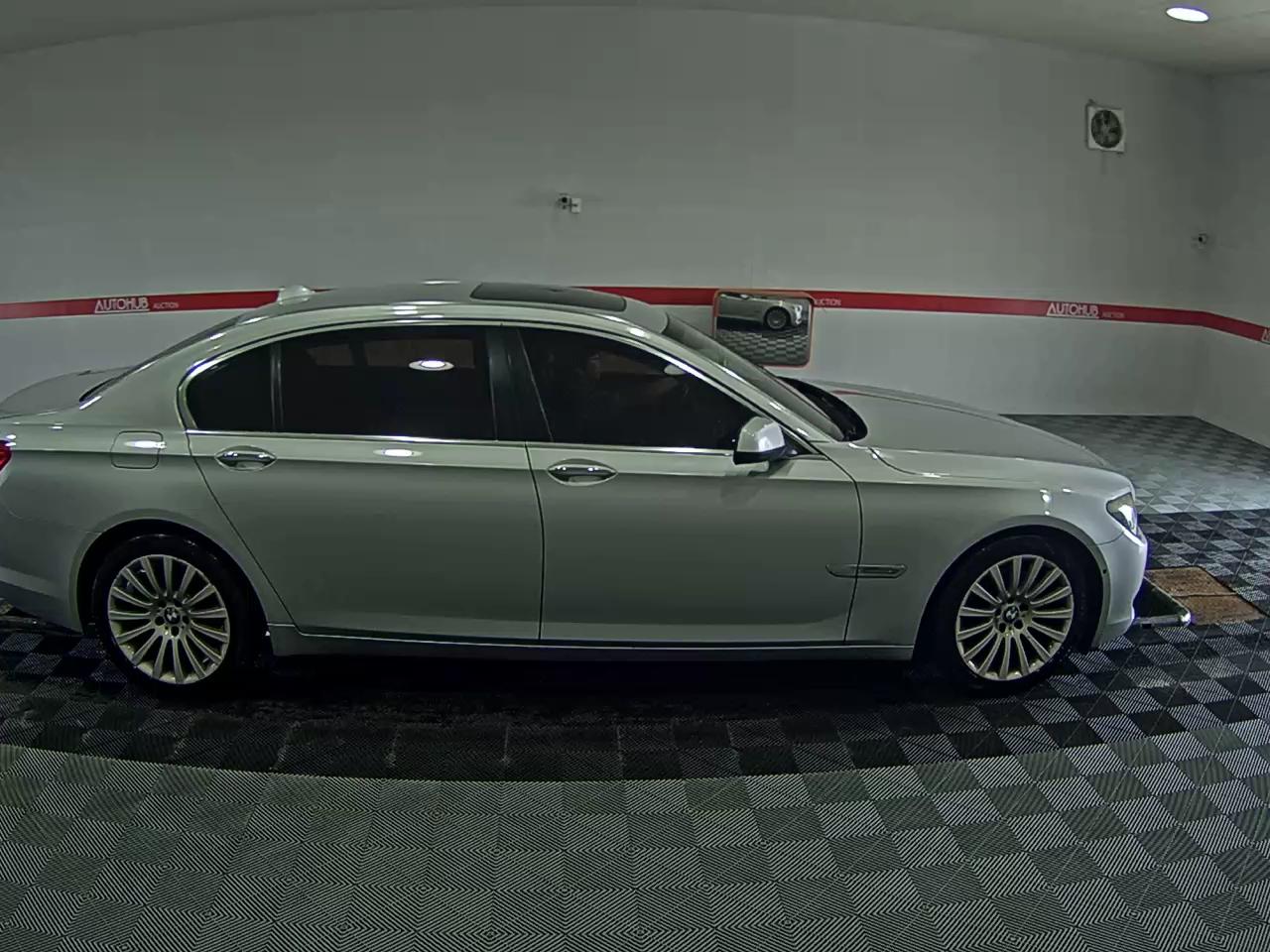 2010 - bmw m7