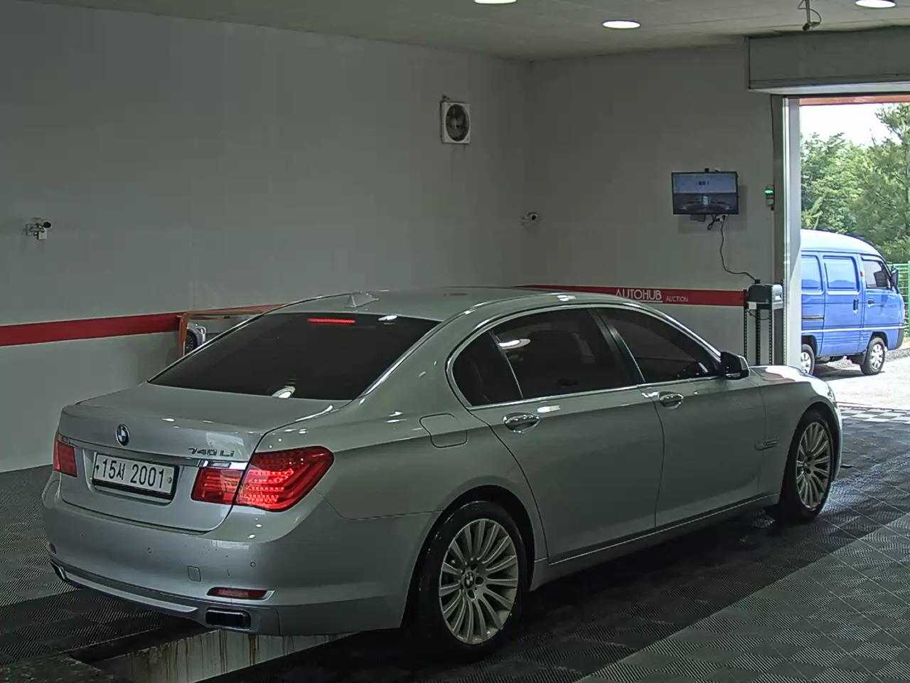 2010 - bmw m7