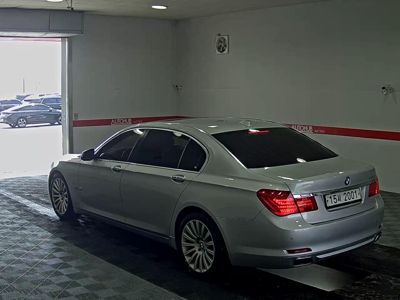 2010 - bmw m7