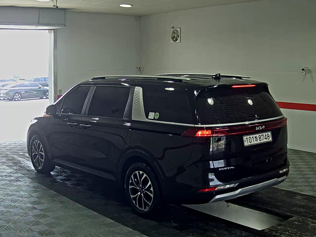 2023 - kia carnival