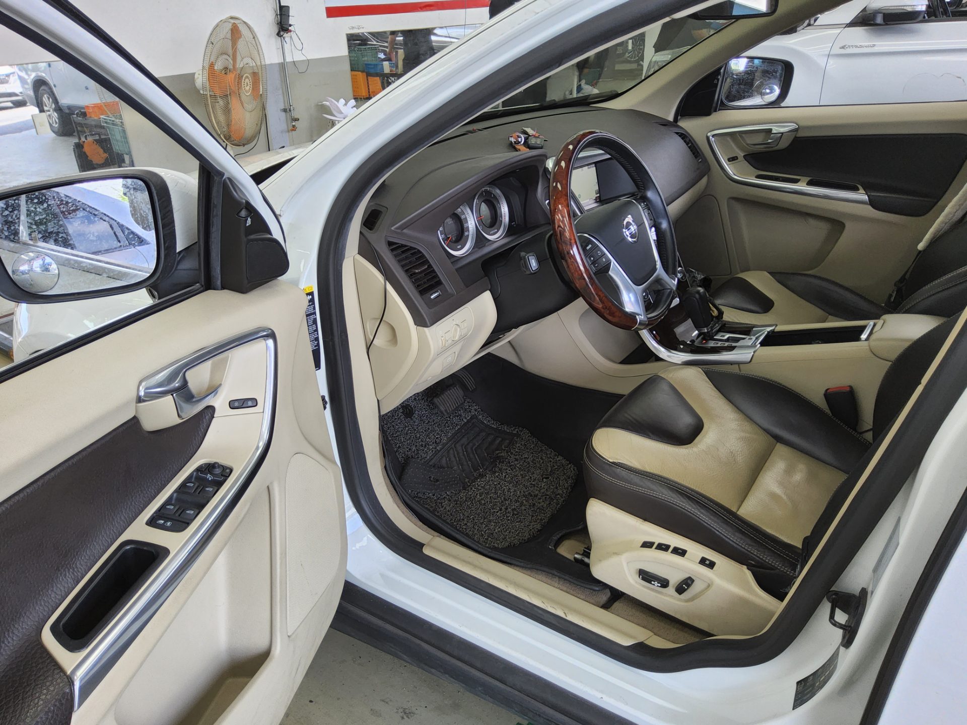 2012 - volvo xc60