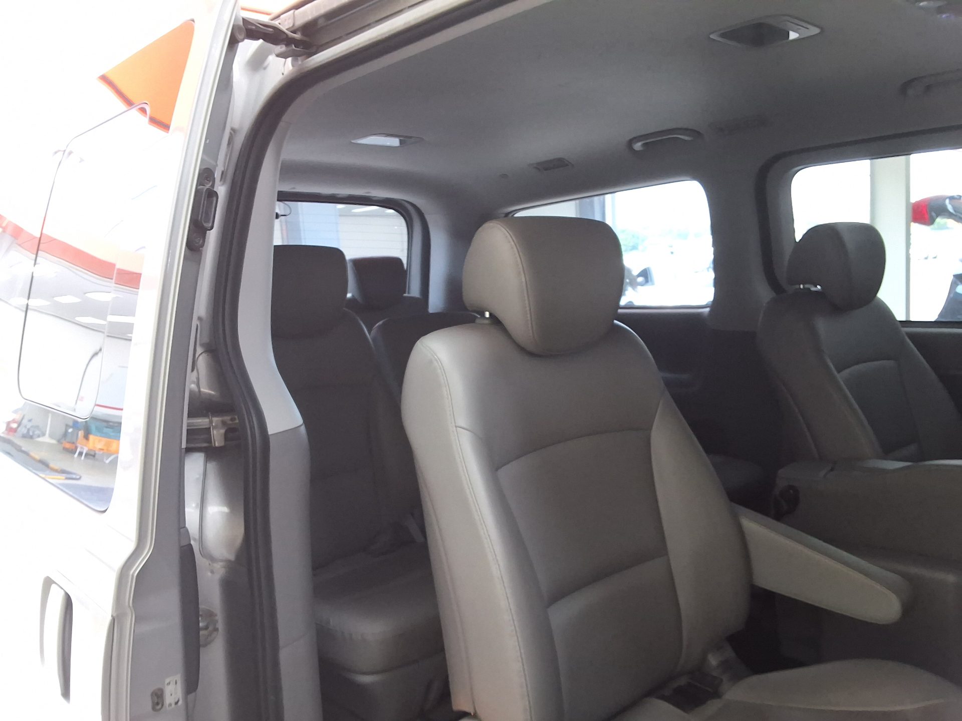 2019 - hyundai grand starex