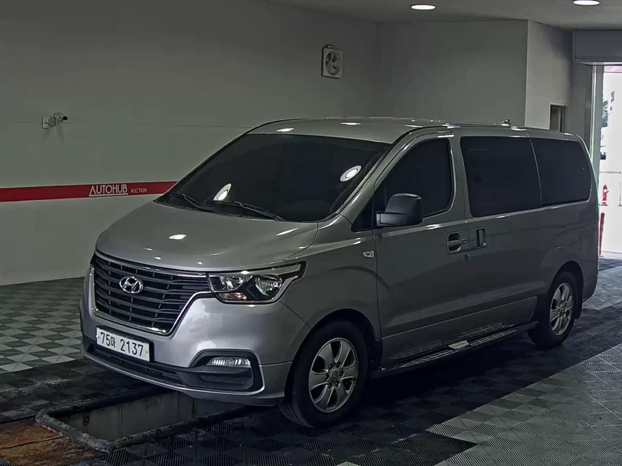 HYUNDAI GRAND STAREX