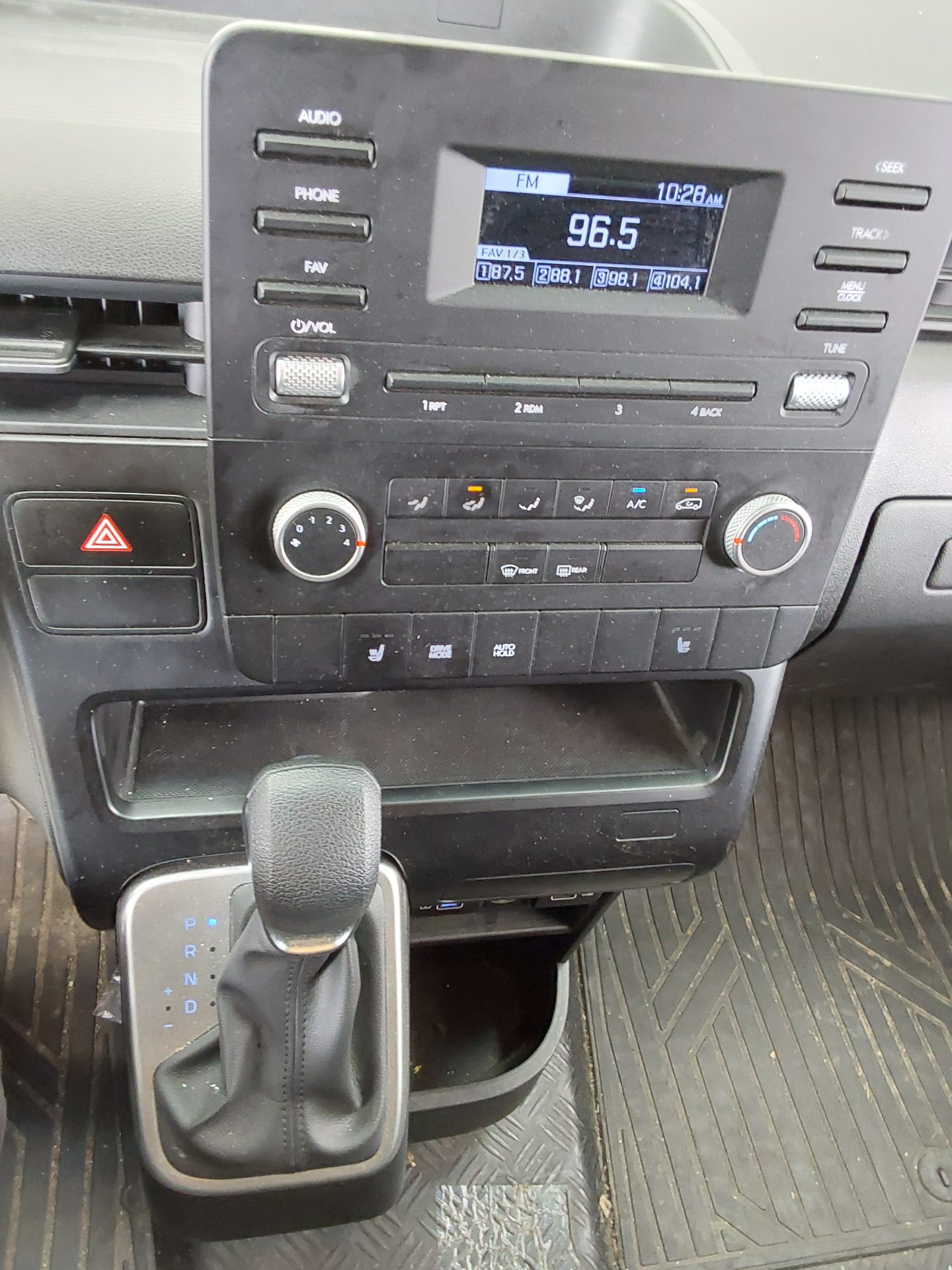 2022 - hyundai staria